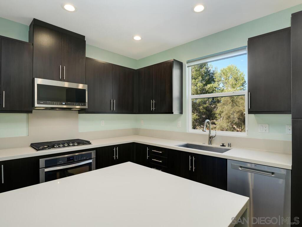 Detail Gallery Image 10 of 38 For 7772  Stylus Drive, San Diego,  CA 92108 - 3 Beds | 3/1 Baths