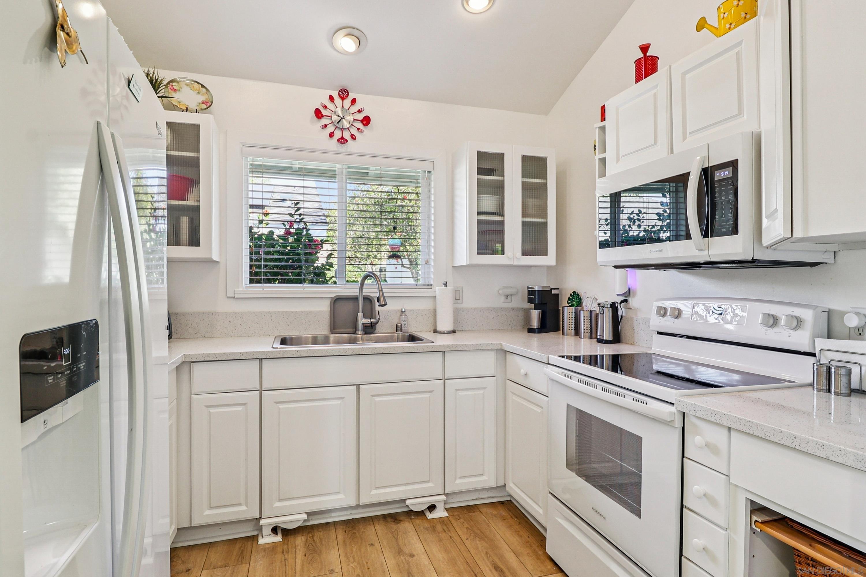 Detail Gallery Image 11 of 28 For 3760  Vista Campana S  #72,  Oceanside,  CA 92057 - 2 Beds | 1 Baths