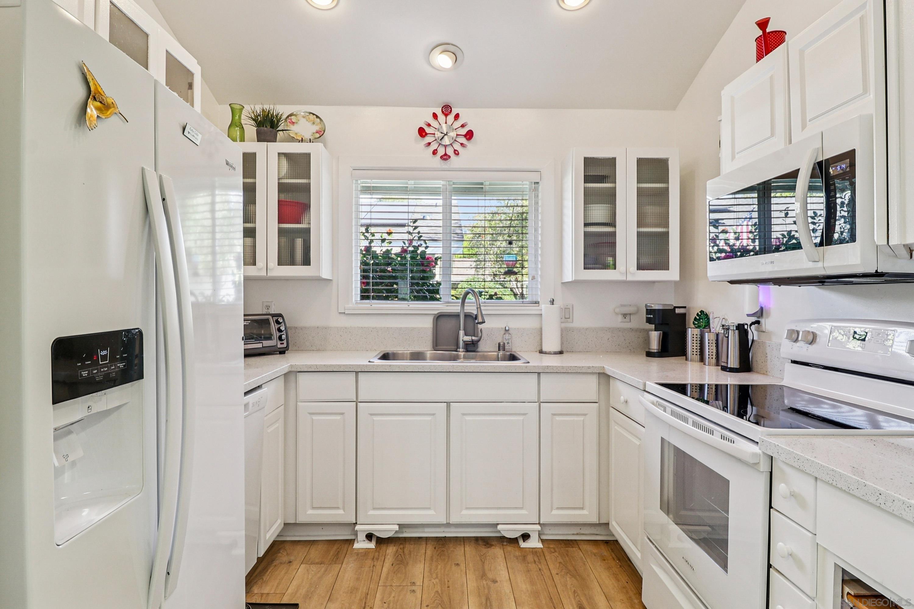 Detail Gallery Image 10 of 28 For 3760  Vista Campana S  #72,  Oceanside,  CA 92057 - 2 Beds | 1 Baths