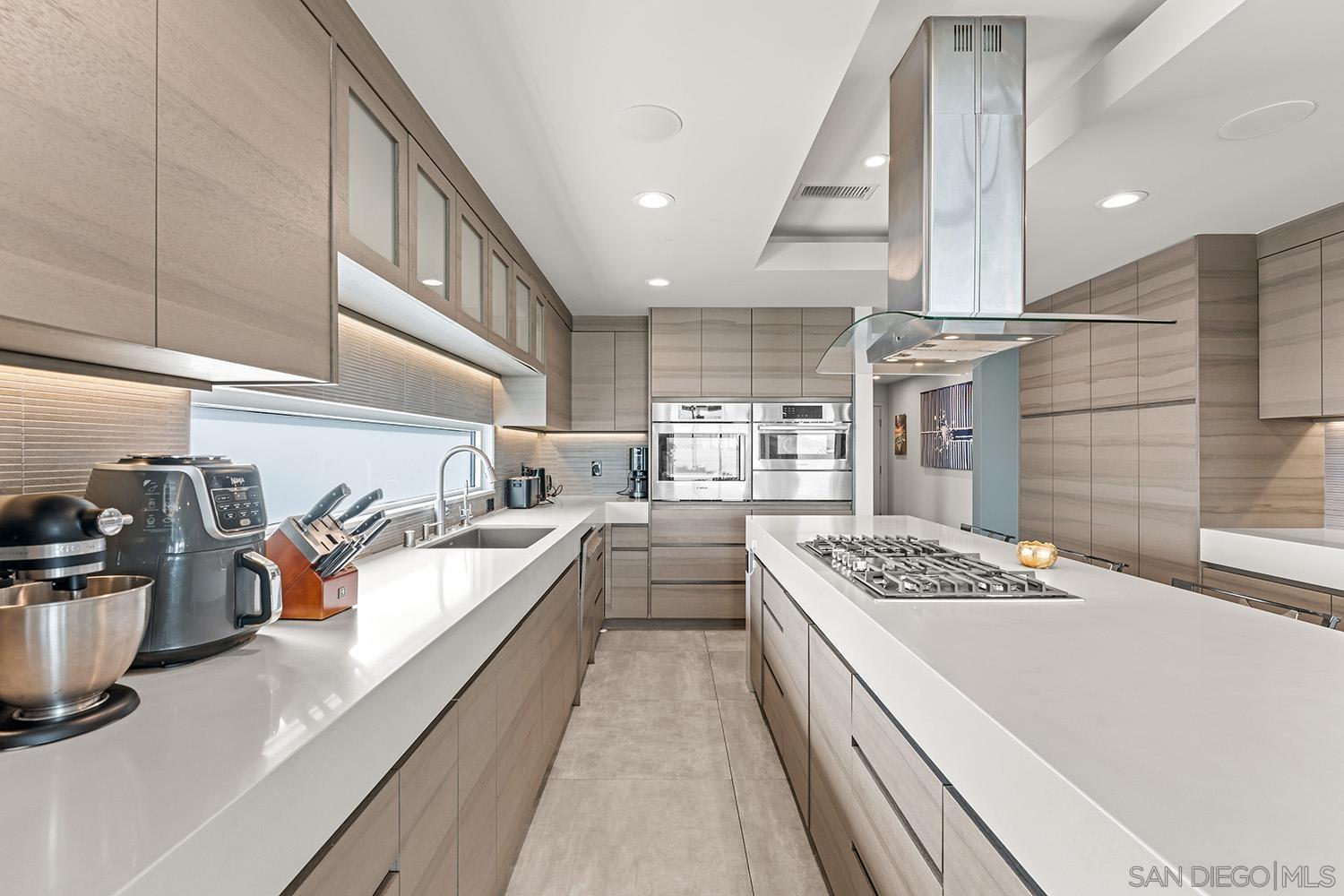 Detail Gallery Image 14 of 61 For 5  Spinnaker Way, Coronado,  CA 92118 - 4 Beds | 4/1 Baths