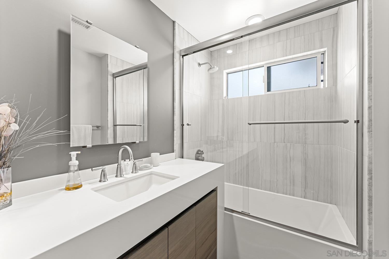 Detail Gallery Image 50 of 62 For 5  Spinnaker Way, Coronado,  CA 92118 - 4 Beds | 4/1 Baths