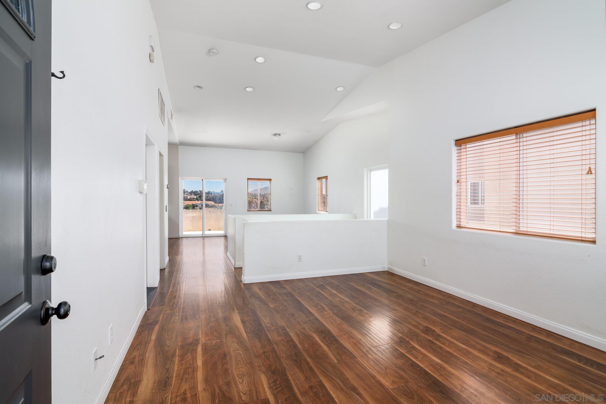 Detail Gallery Image 11 of 40 For 4150  Marine View Ave, San Diego,  CA 92113 - 3 Beds | 2/1 Baths