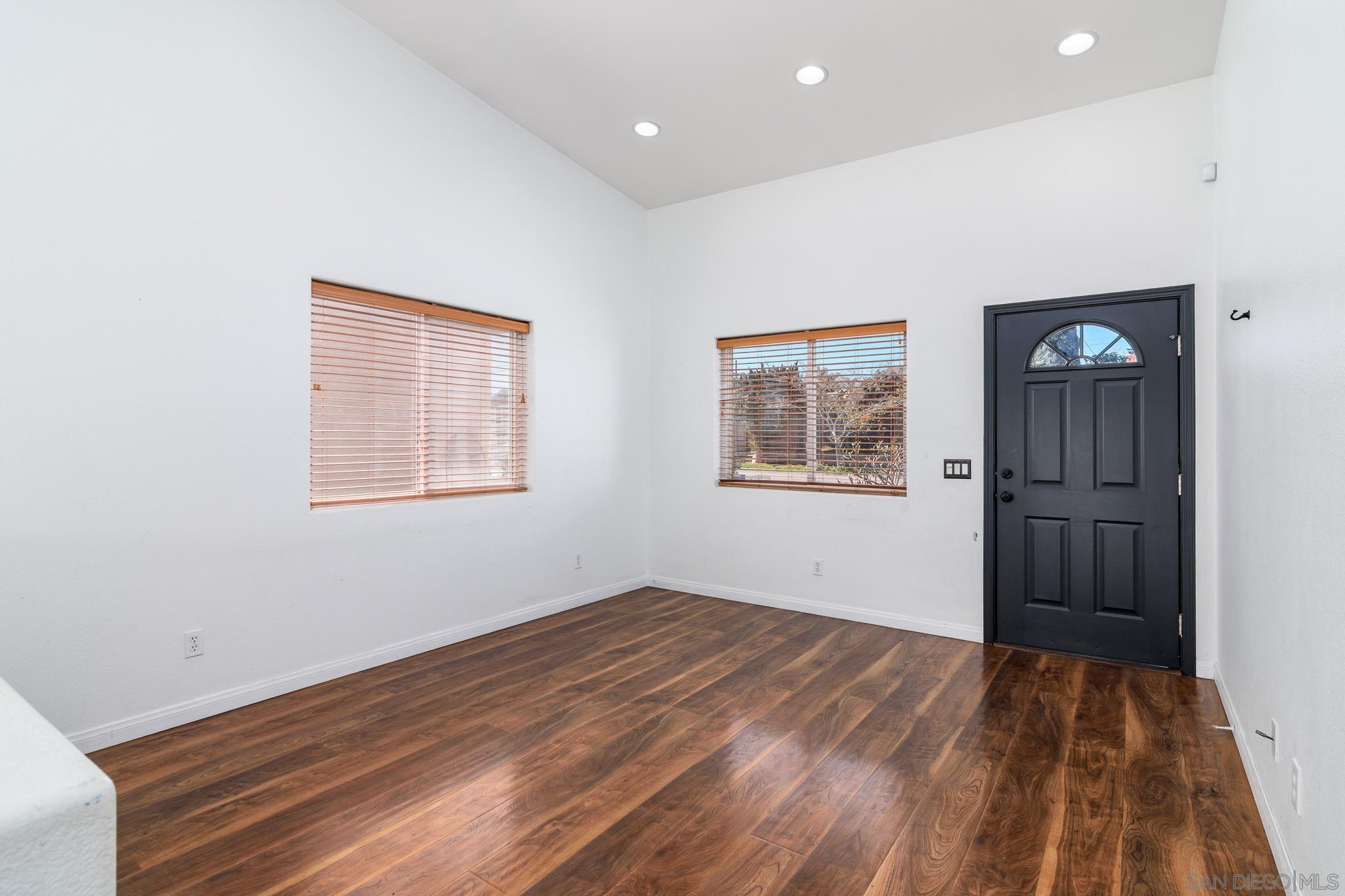 Detail Gallery Image 12 of 40 For 4150  Marine View Ave, San Diego,  CA 92113 - 3 Beds | 2/1 Baths