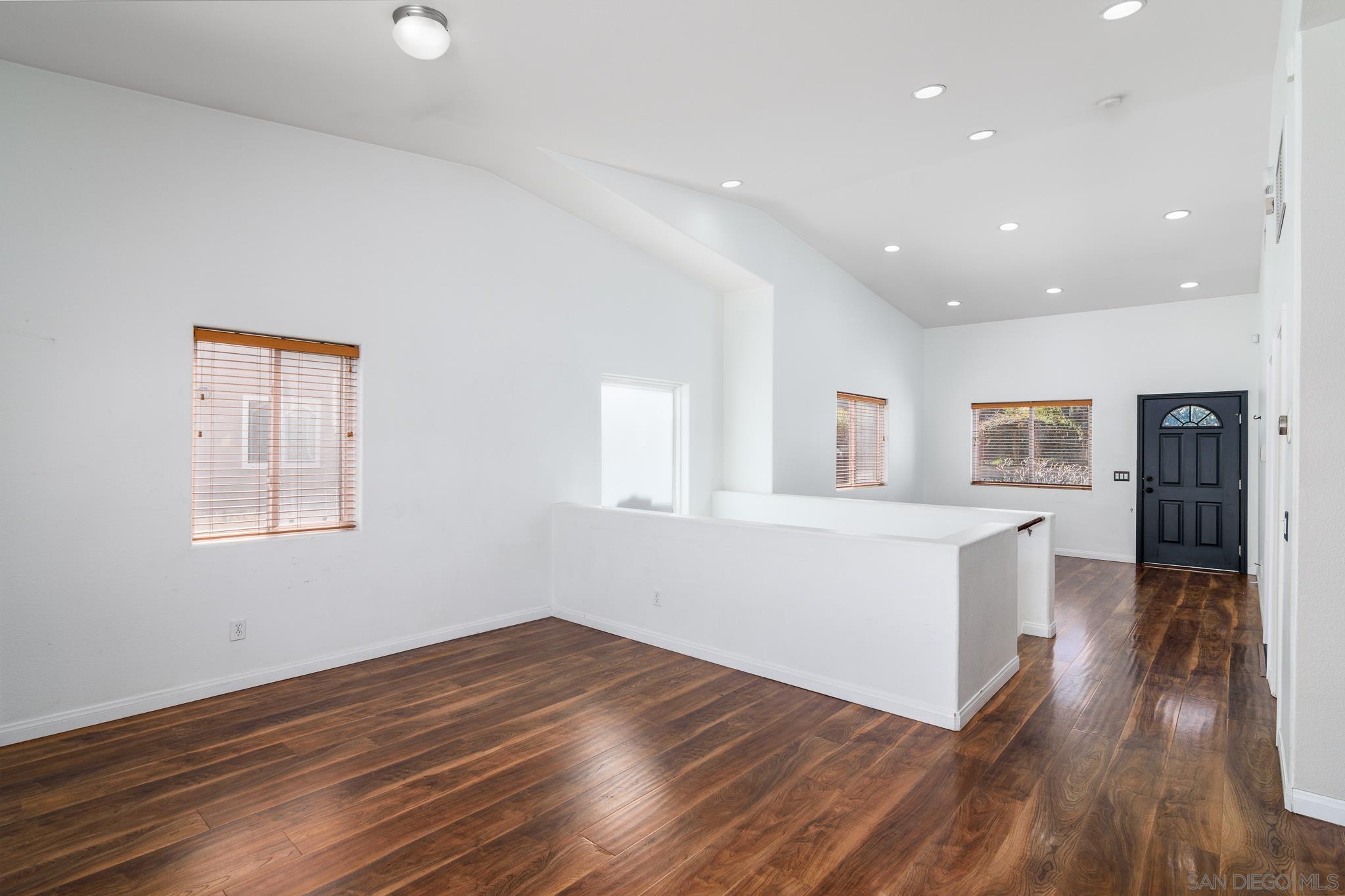 Detail Gallery Image 14 of 40 For 4150  Marine View Ave, San Diego,  CA 92113 - 3 Beds | 2/1 Baths