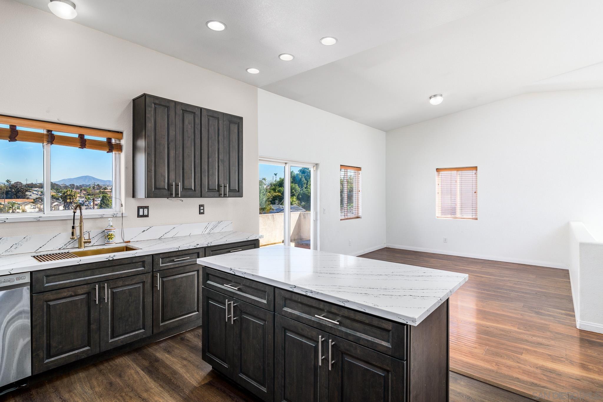 Detail Gallery Image 15 of 40 For 4150  Marine View Ave, San Diego,  CA 92113 - 3 Beds | 2/1 Baths