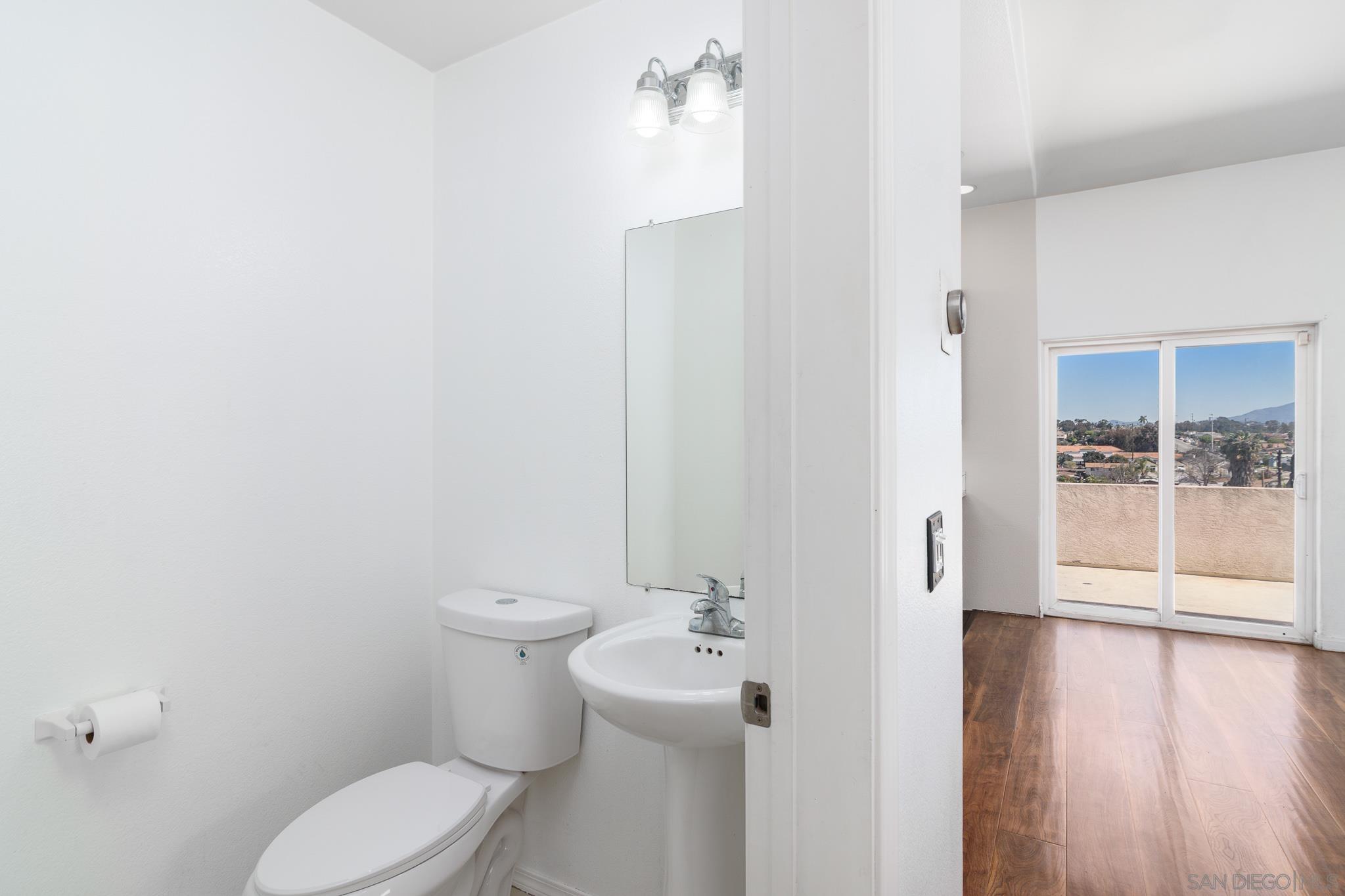 Detail Gallery Image 17 of 40 For 4150  Marine View Ave, San Diego,  CA 92113 - 3 Beds | 2/1 Baths