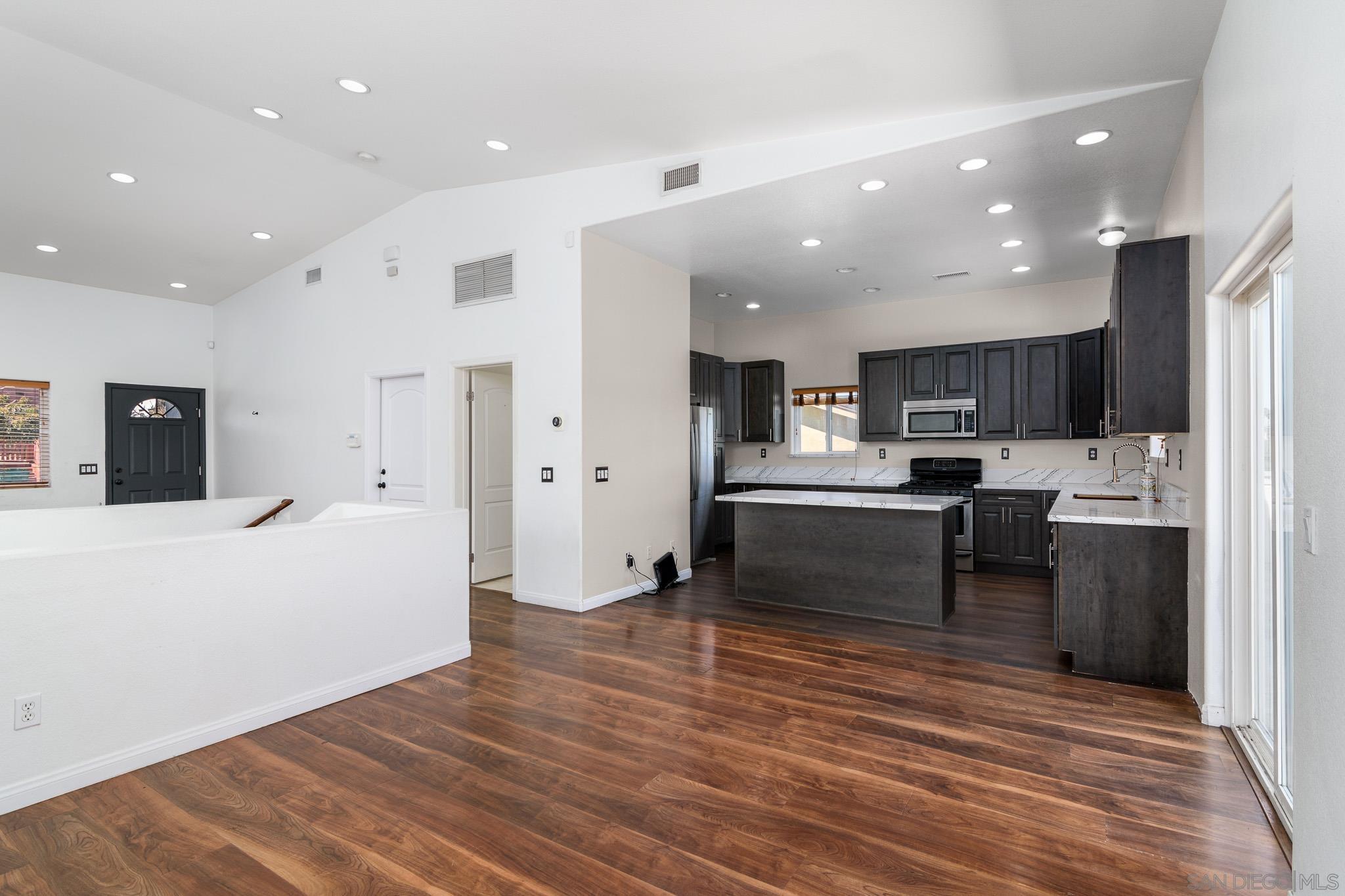 Detail Gallery Image 18 of 40 For 4150  Marine View Ave, San Diego,  CA 92113 - 3 Beds | 2/1 Baths