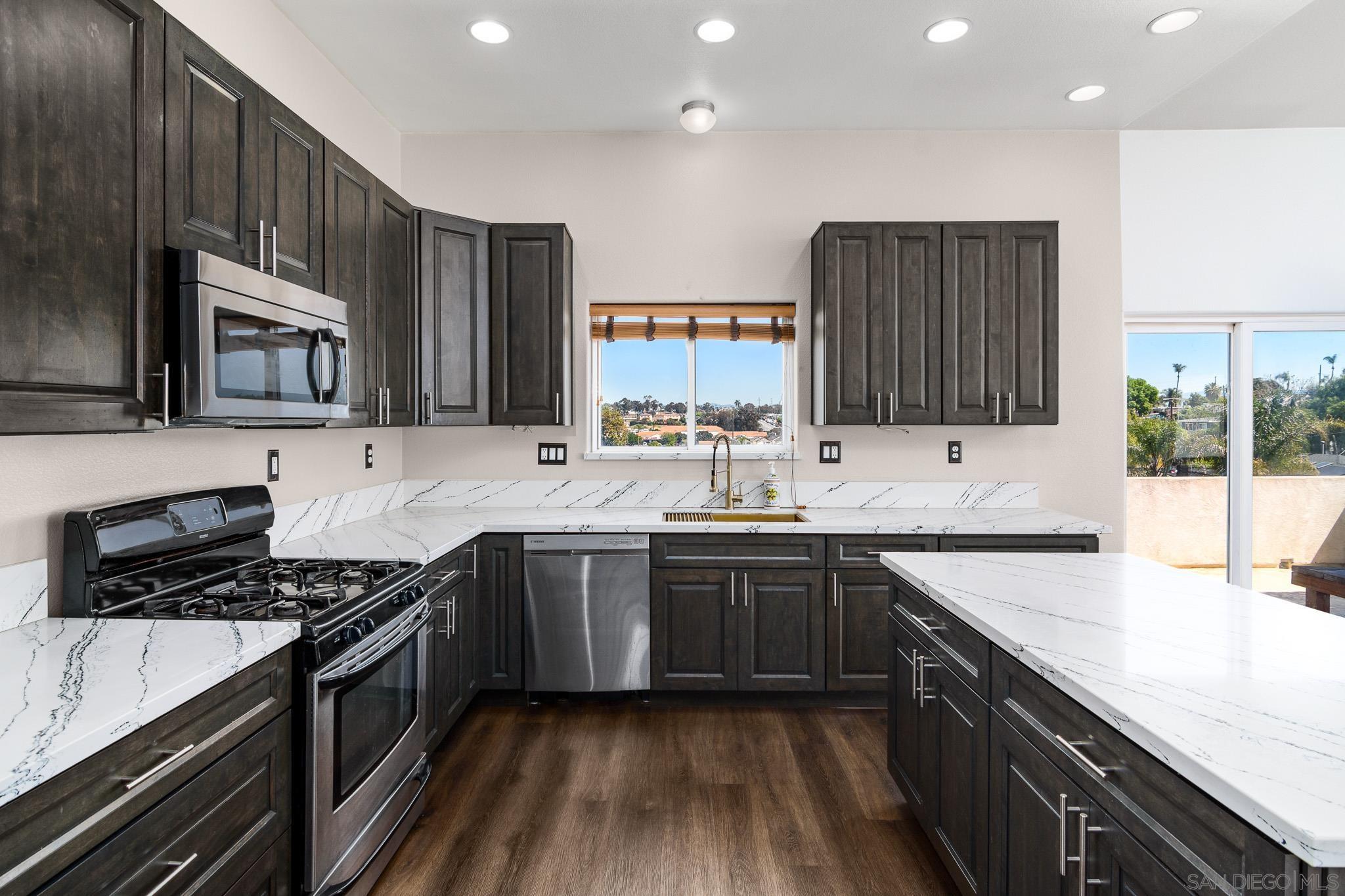 Detail Gallery Image 3 of 40 For 4150  Marine View Ave, San Diego,  CA 92113 - 3 Beds | 2/1 Baths