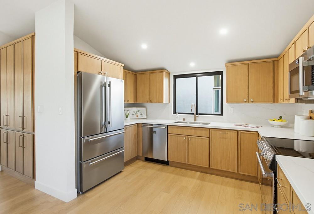 Detail Gallery Image 7 of 46 For 585 S Sierra Ave  #27,  Solana Beach,  CA 92075 - 2 Beds | 2/1 Baths