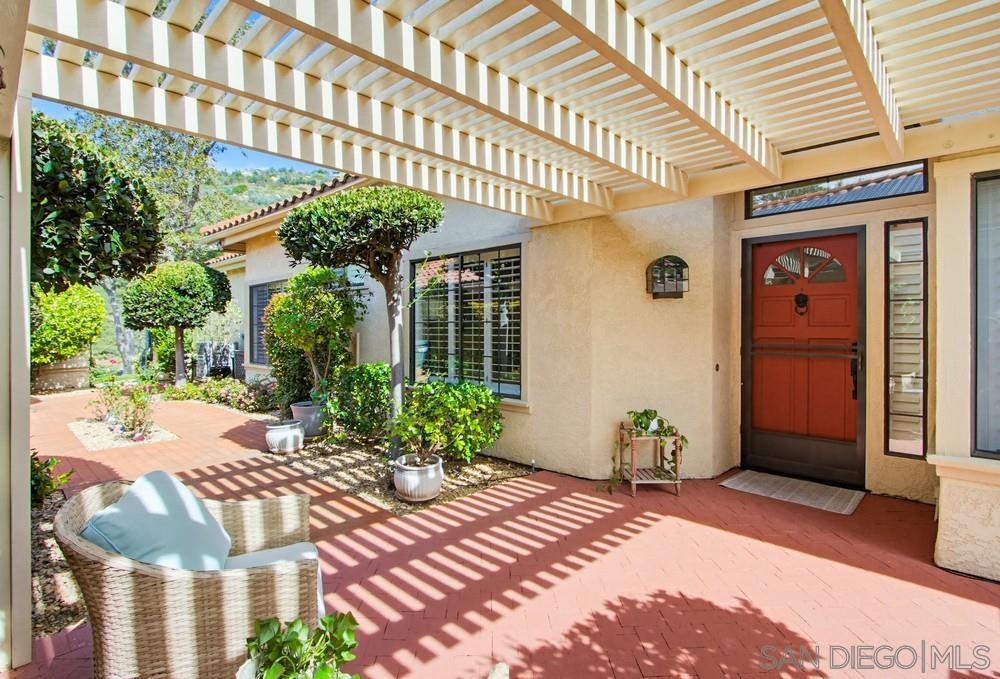 Detail Gallery Image 4 of 26 For 28782  Vista Valley Dr, Vista,  CA 92084 - 3 Beds | 2 Baths