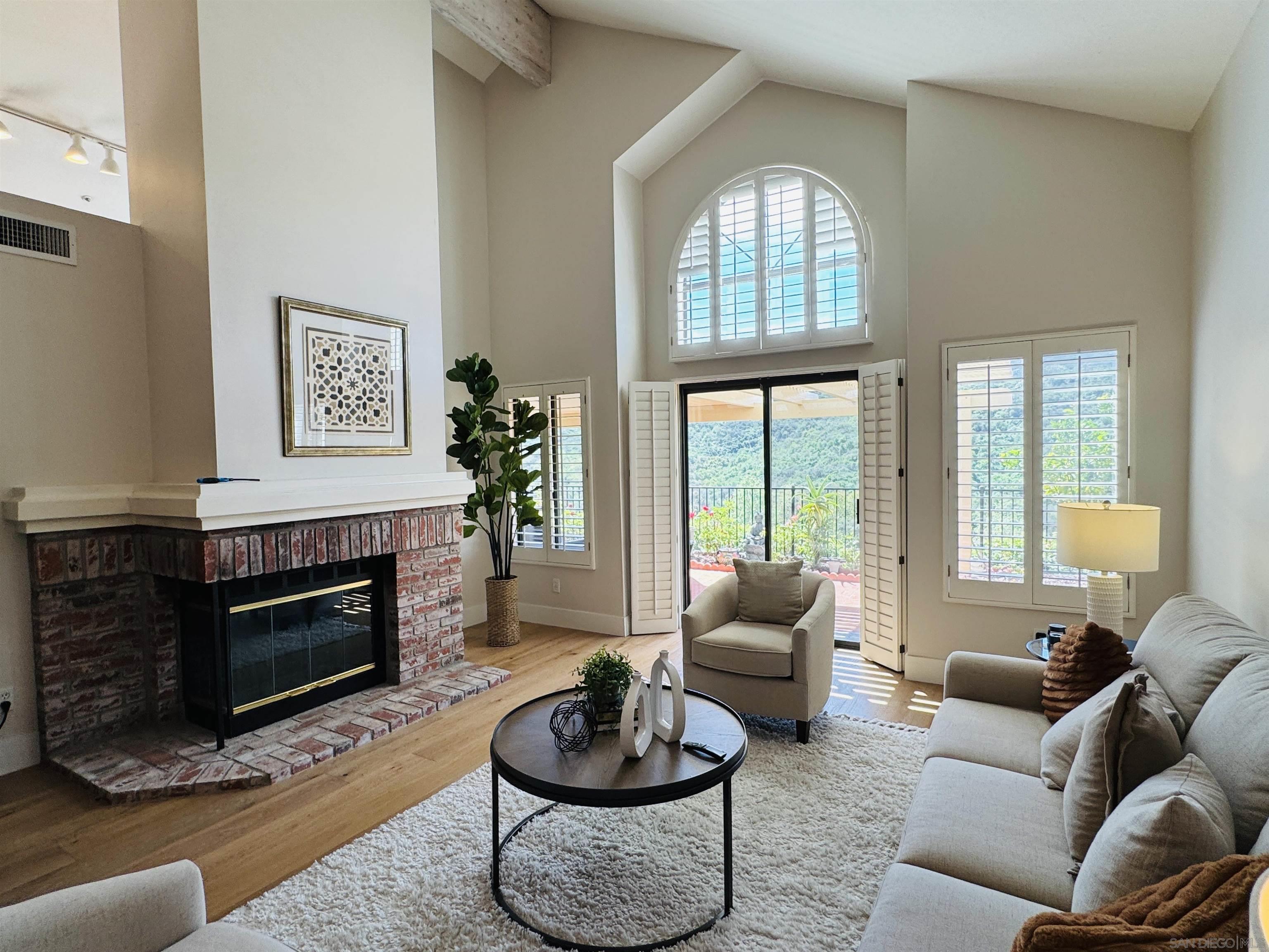 Detail Gallery Image 4 of 15 For 28782  Vista Valley Dr, Vista,  CA 92084 - 3 Beds | 2 Baths