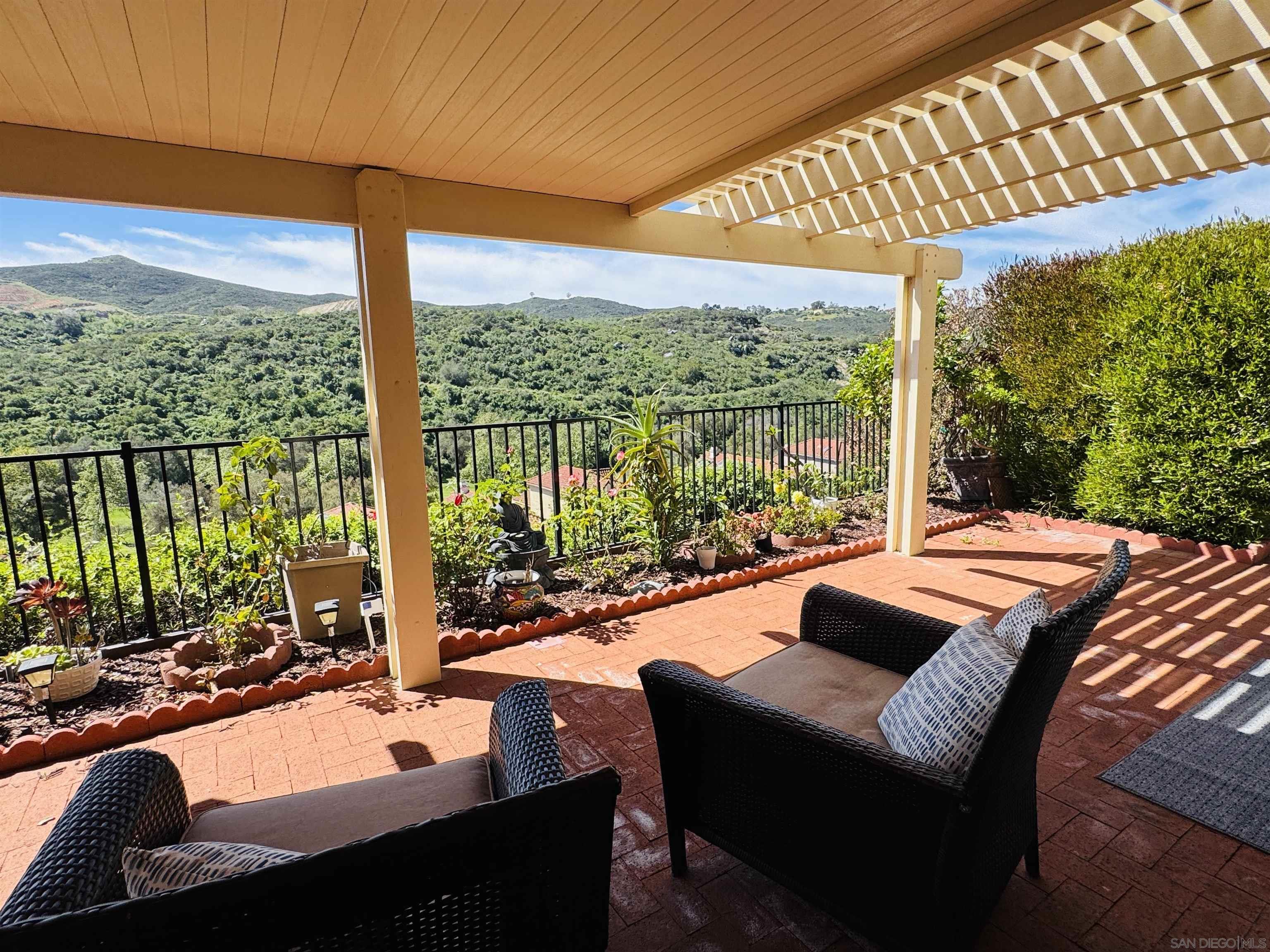 Detail Gallery Image 8 of 15 For 28782  Vista Valley Dr, Vista,  CA 92084 - 3 Beds | 2 Baths