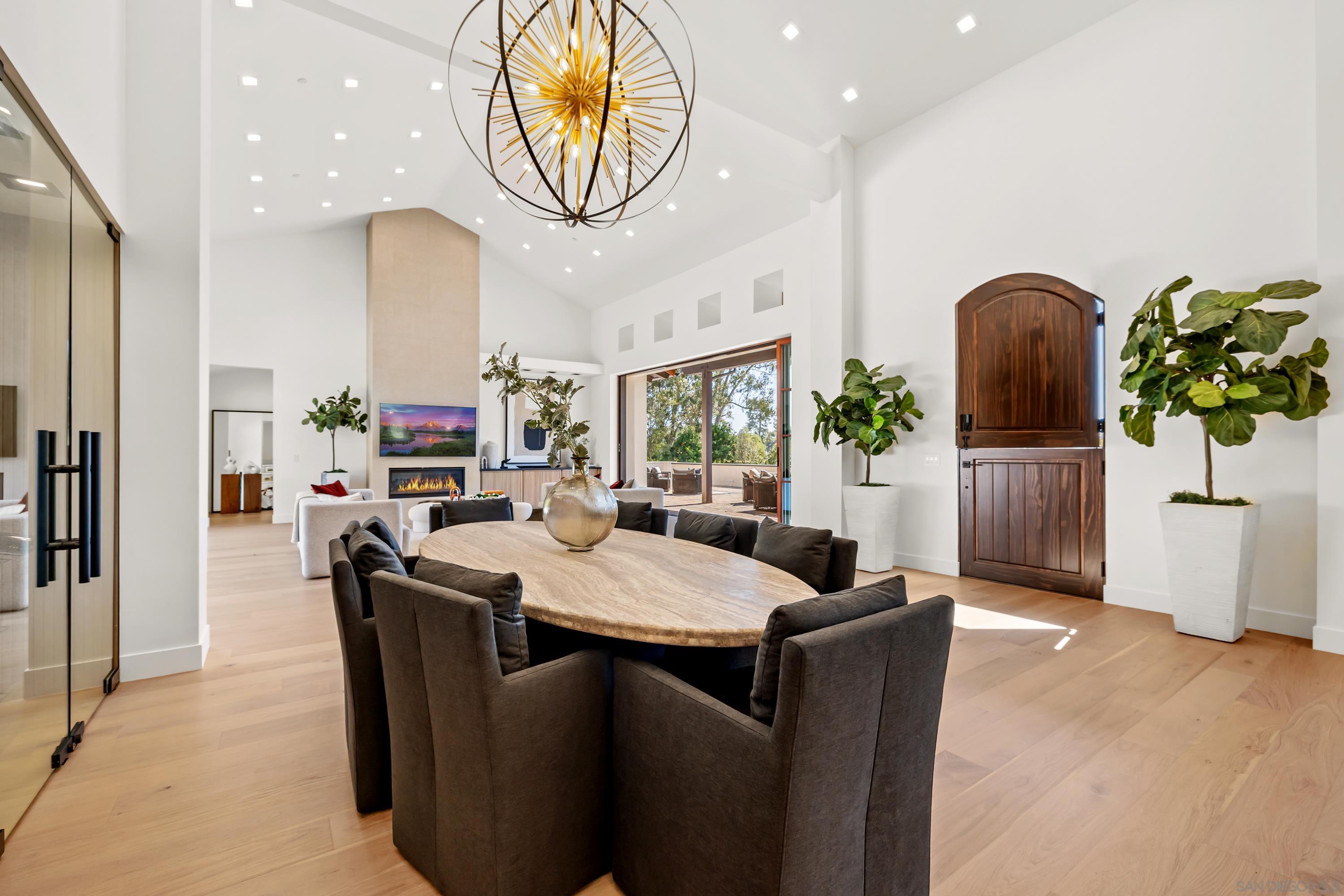 Detail Gallery Image 2 of 64 For 5758-60  Las Palomas, Rancho Santa Fe,  CA 92067 - 5 Beds | 5/2 Baths