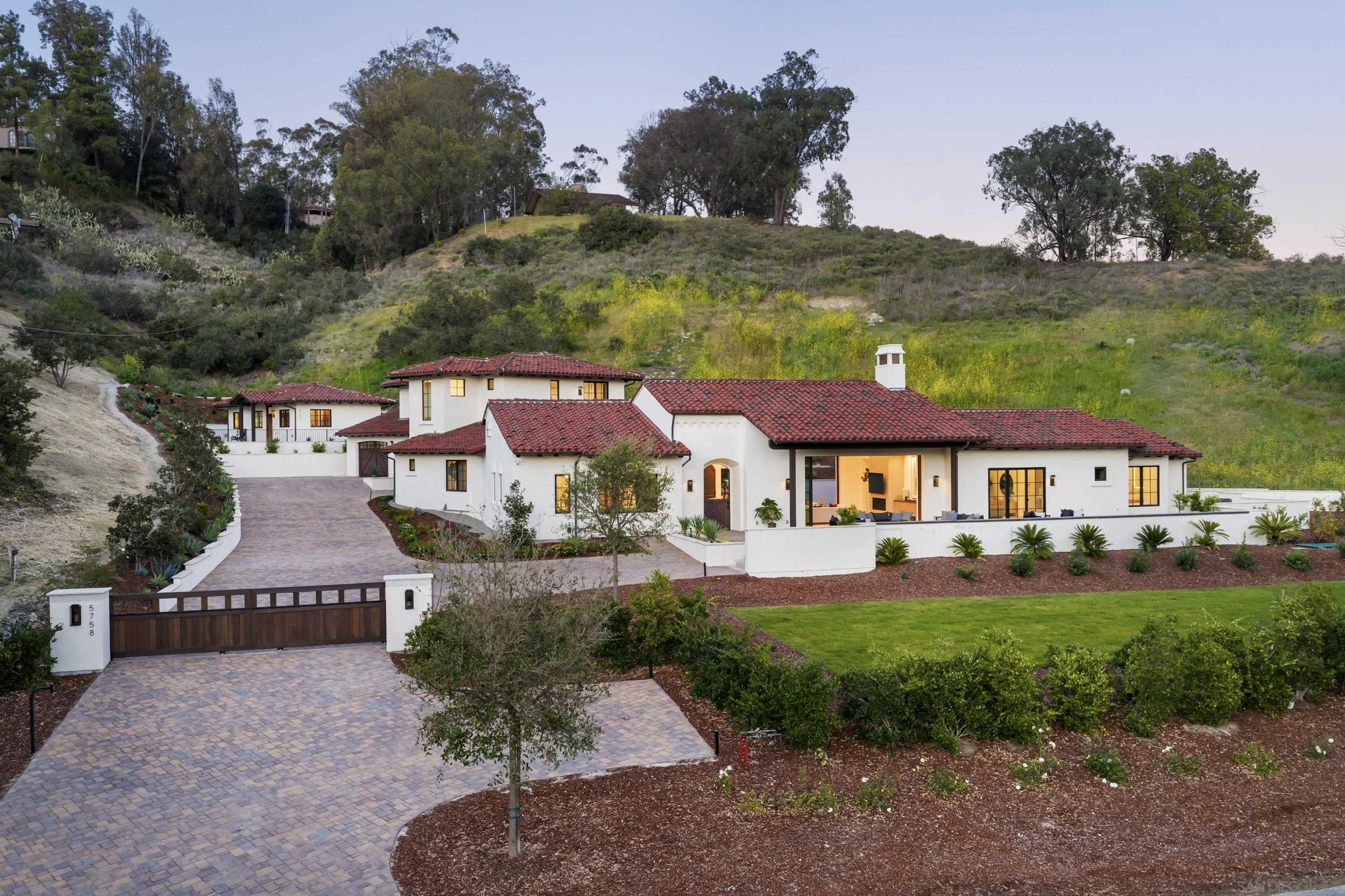 Detail Gallery Image 11 of 64 For 5758-60  Las Palomas, Rancho Santa Fe,  CA 92067 - 5 Beds | 5/2 Baths