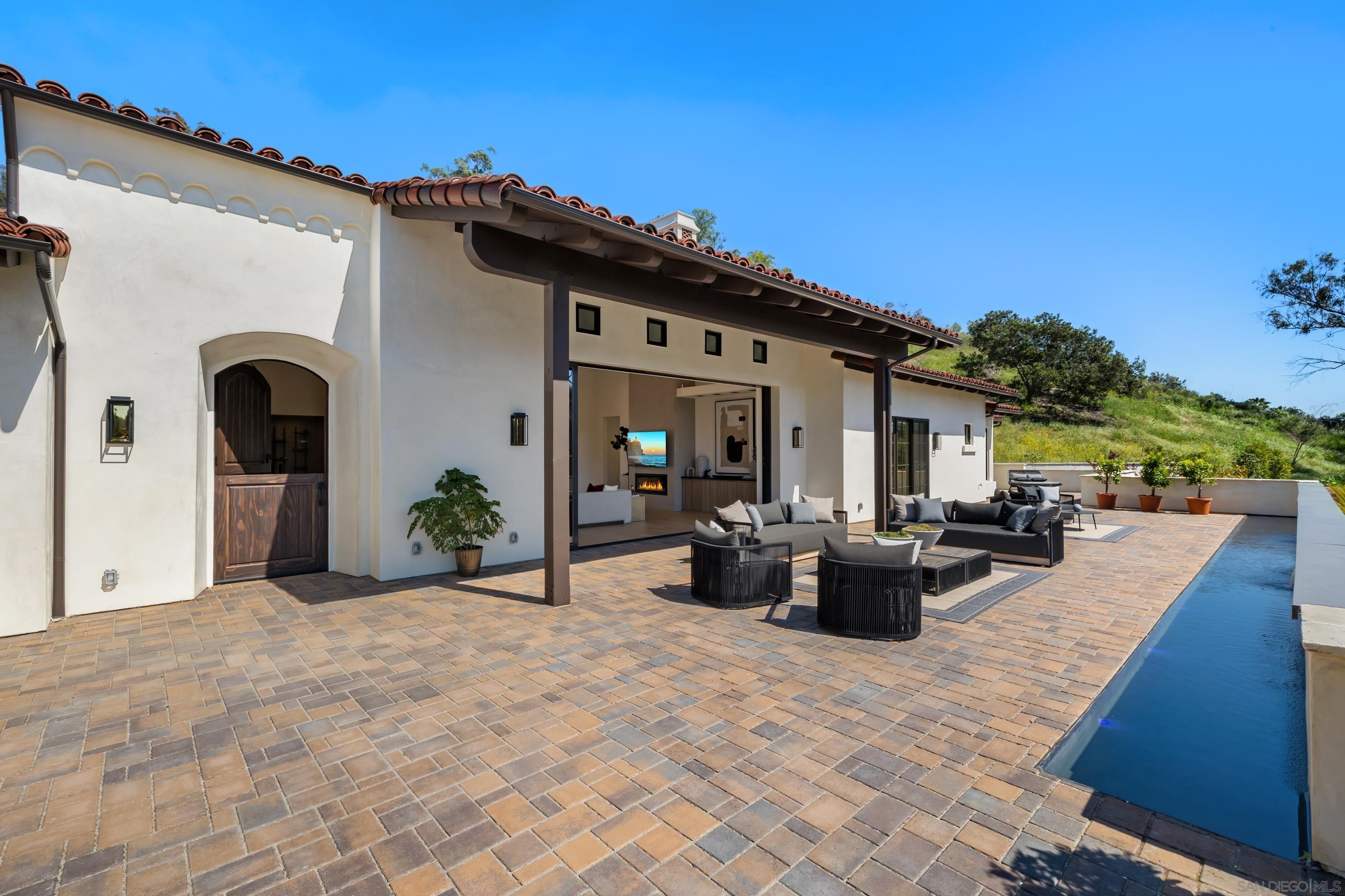 Detail Gallery Image 17 of 64 For 5758-60  Las Palomas, Rancho Santa Fe,  CA 92067 - 5 Beds | 5/2 Baths