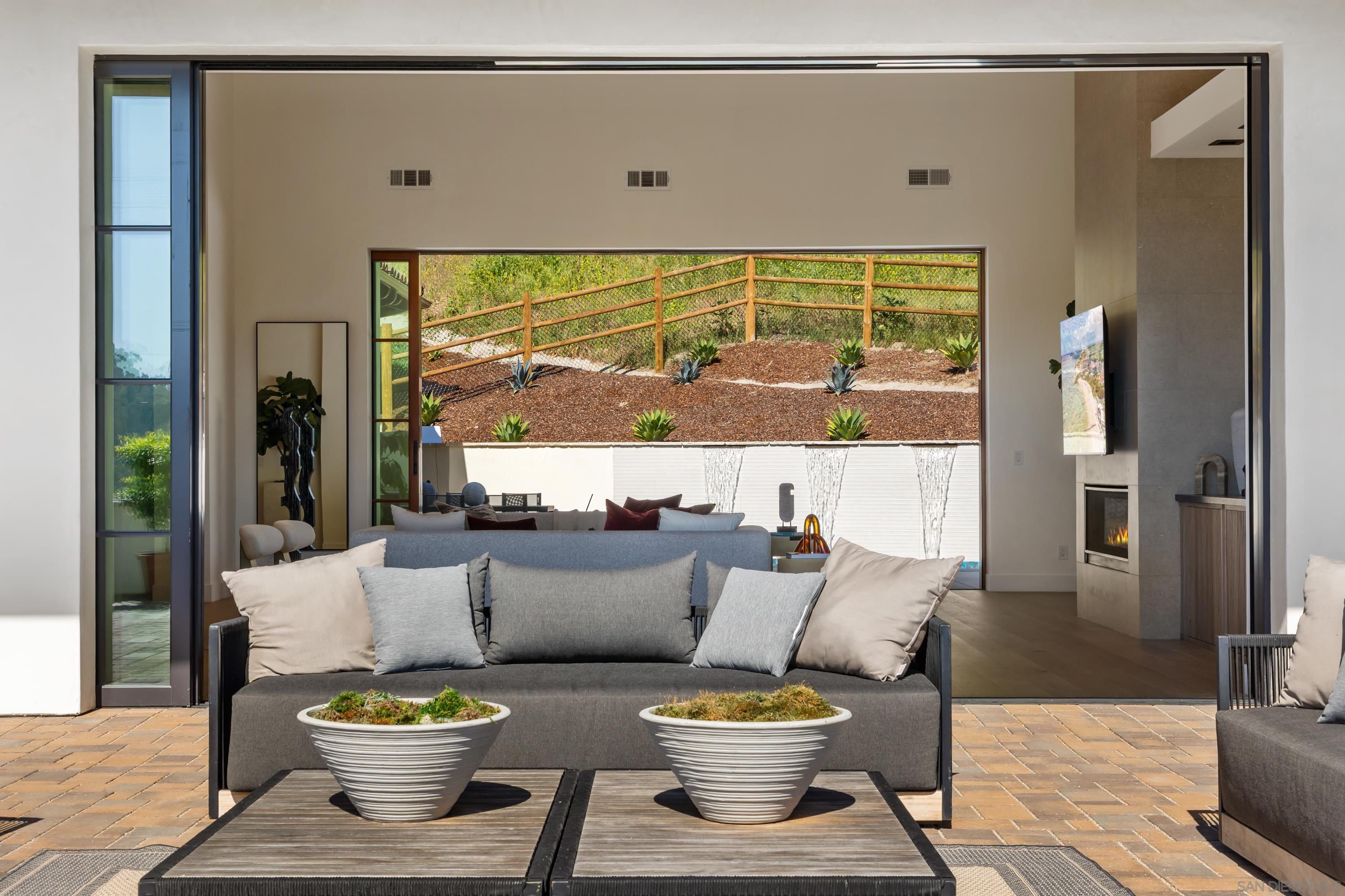 Detail Gallery Image 18 of 64 For 5758-60  Las Palomas, Rancho Santa Fe,  CA 92067 - 5 Beds | 5/2 Baths