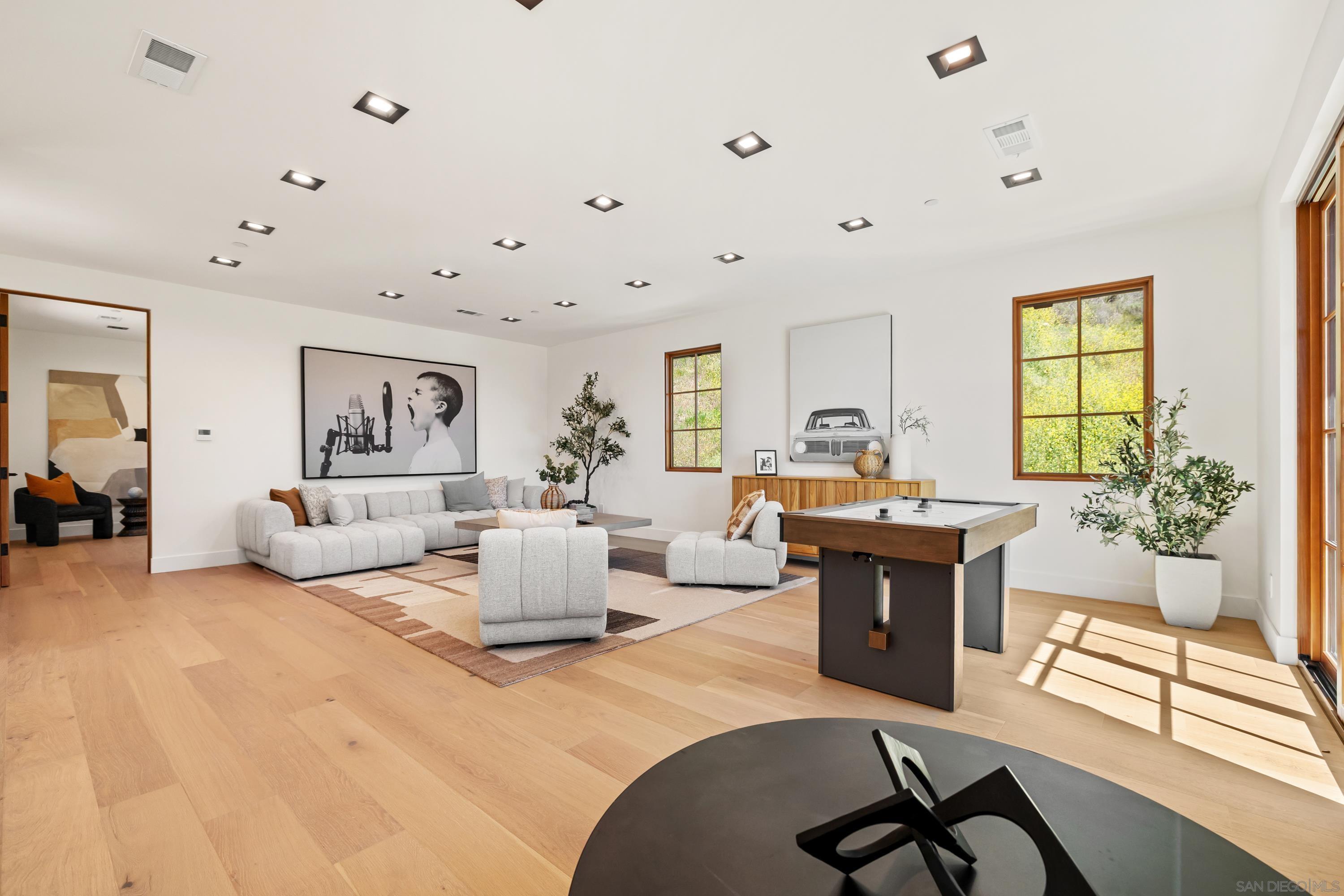 Detail Gallery Image 40 of 64 For 5758-60  Las Palomas, Rancho Santa Fe,  CA 92067 - 5 Beds | 5/2 Baths