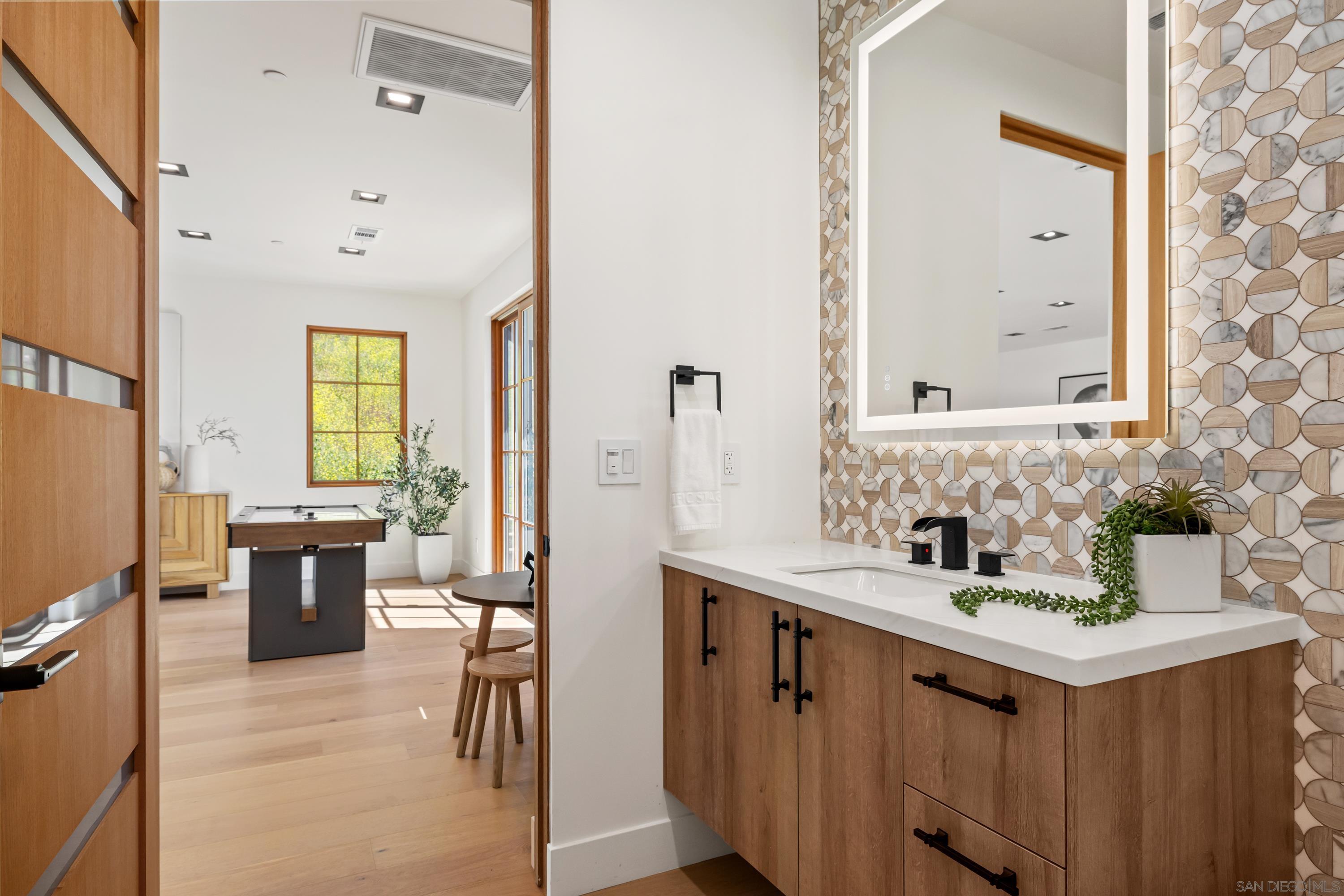 Detail Gallery Image 42 of 64 For 5758-60  Las Palomas, Rancho Santa Fe,  CA 92067 - 5 Beds | 5/2 Baths