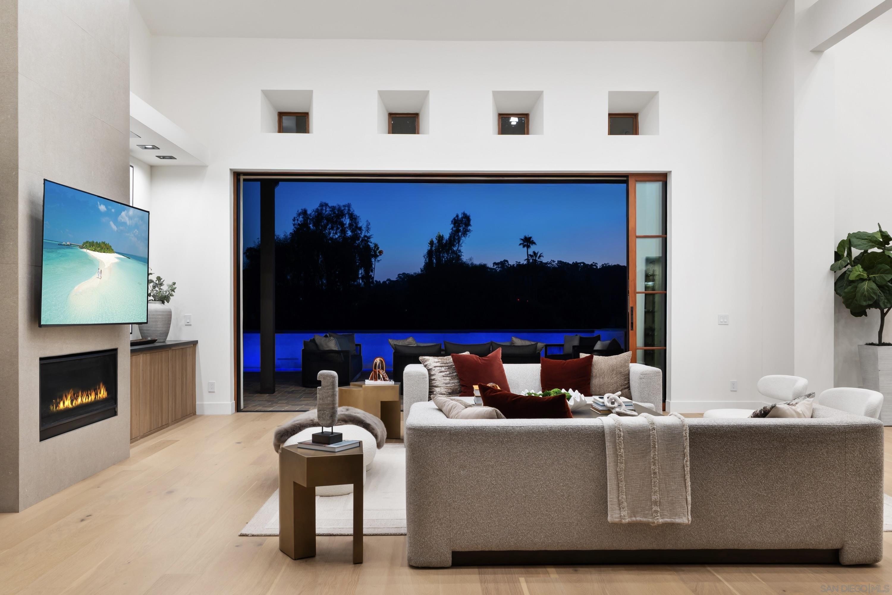 Detail Gallery Image 8 of 64 For 5758-60  Las Palomas, Rancho Santa Fe,  CA 92067 - 5 Beds | 5/2 Baths