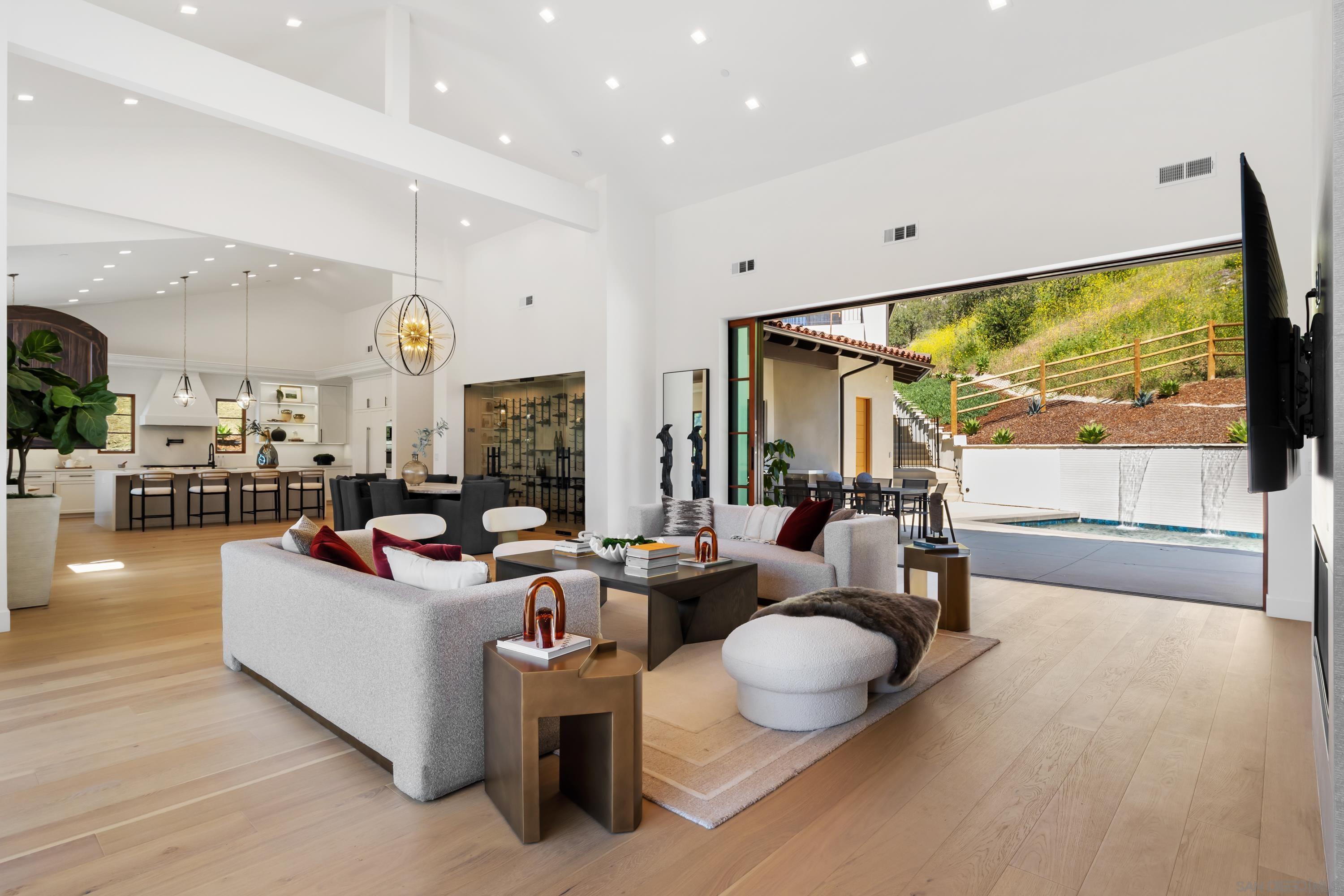 Detail Gallery Image 8 of 64 For 5758-60  Las Palomas, Rancho Santa Fe,  CA 92067 - 5 Beds | 5/2 Baths