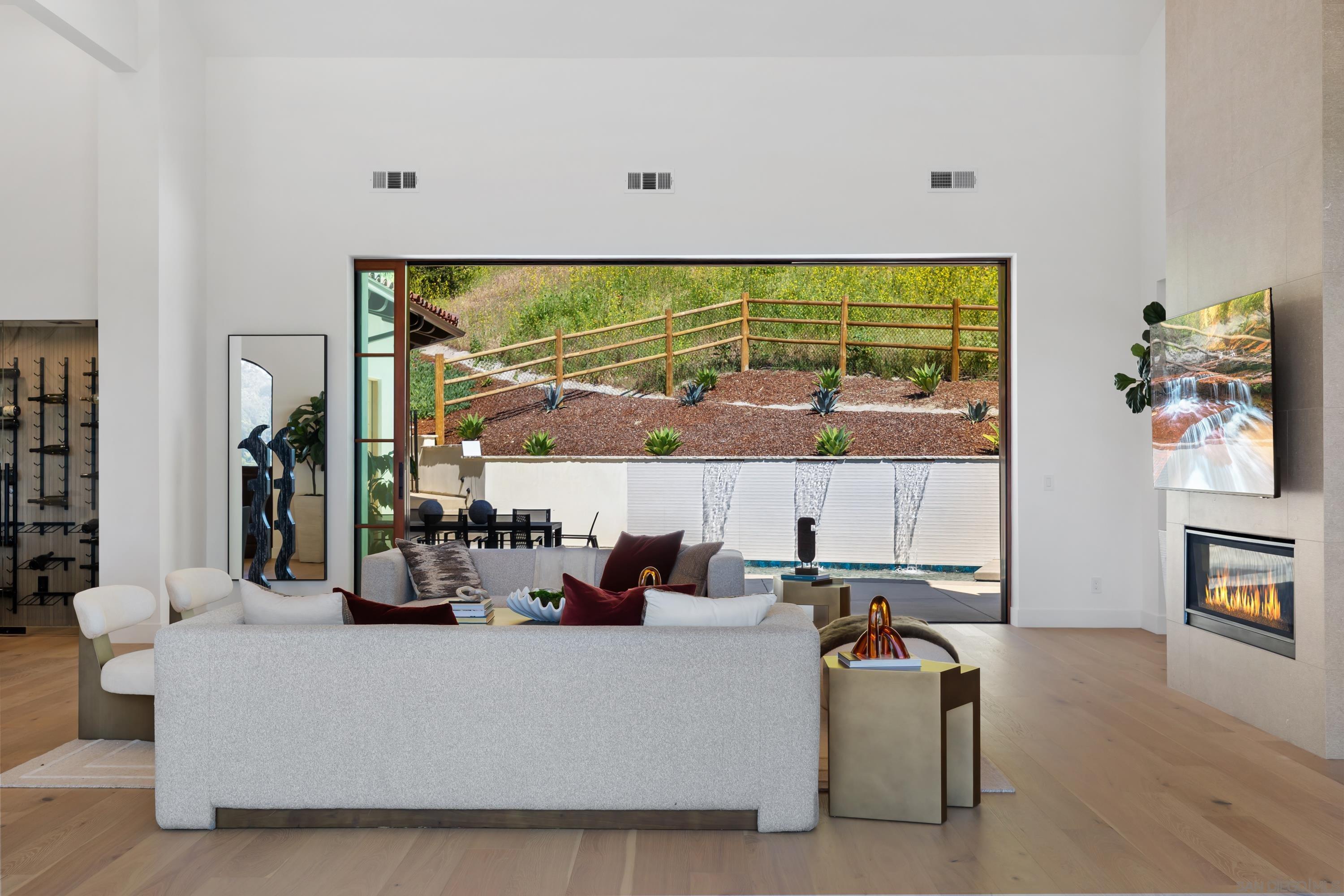 Detail Gallery Image 10 of 64 For 5758-60  Las Palomas, Rancho Santa Fe,  CA 92067 - 5 Beds | 5/2 Baths