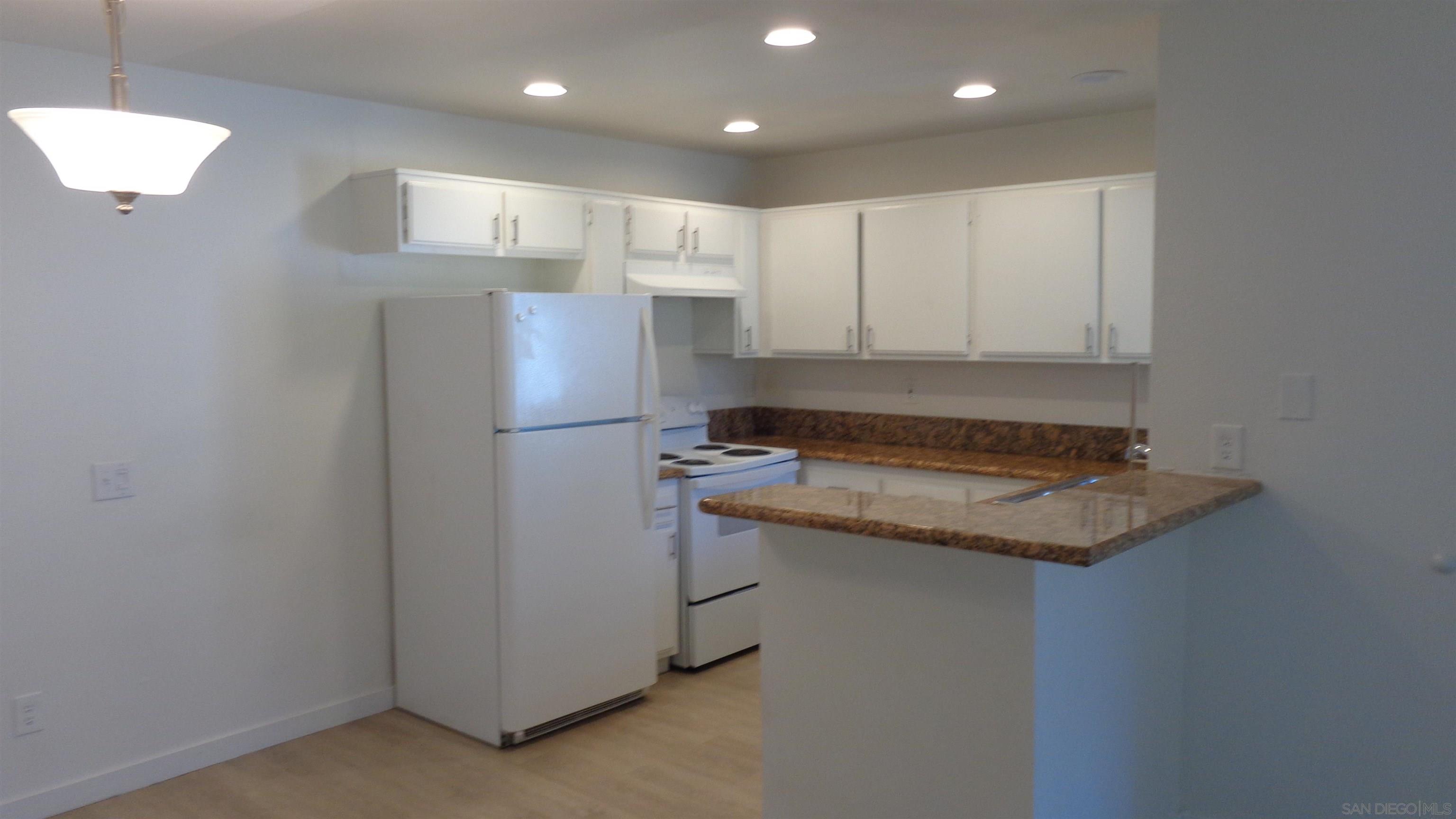 Detail Gallery Image 5 of 20 For 2425  Cranston Dr.  16, Escondido,  CA 92025 - 2 Beds | 2 Baths