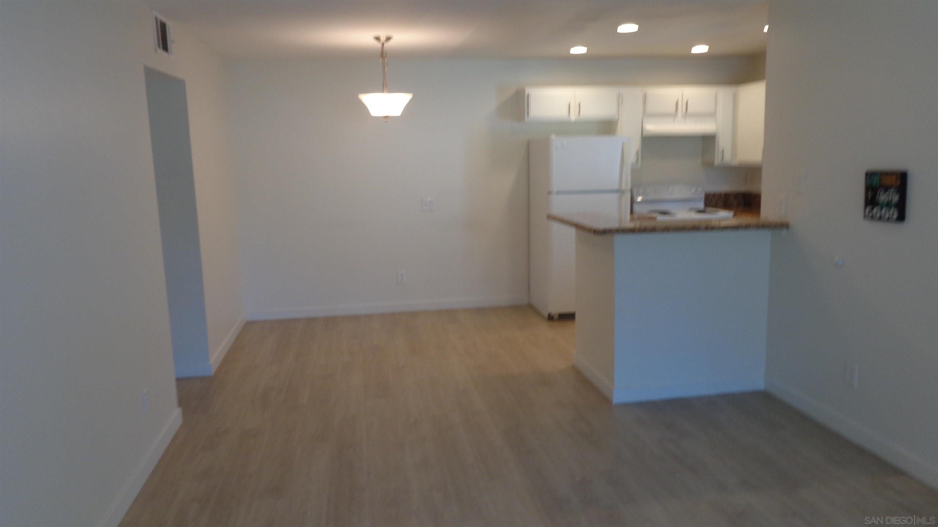 Detail Gallery Image 7 of 20 For 2425  Cranston Dr.  16, Escondido,  CA 92025 - 2 Beds | 2 Baths