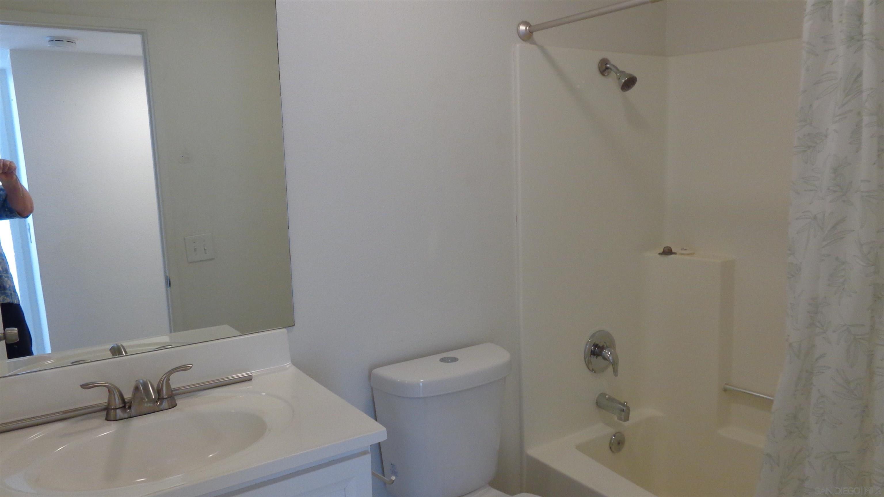 Detail Gallery Image 10 of 20 For 2425  Cranston Dr.  16, Escondido,  CA 92025 - 2 Beds | 2 Baths