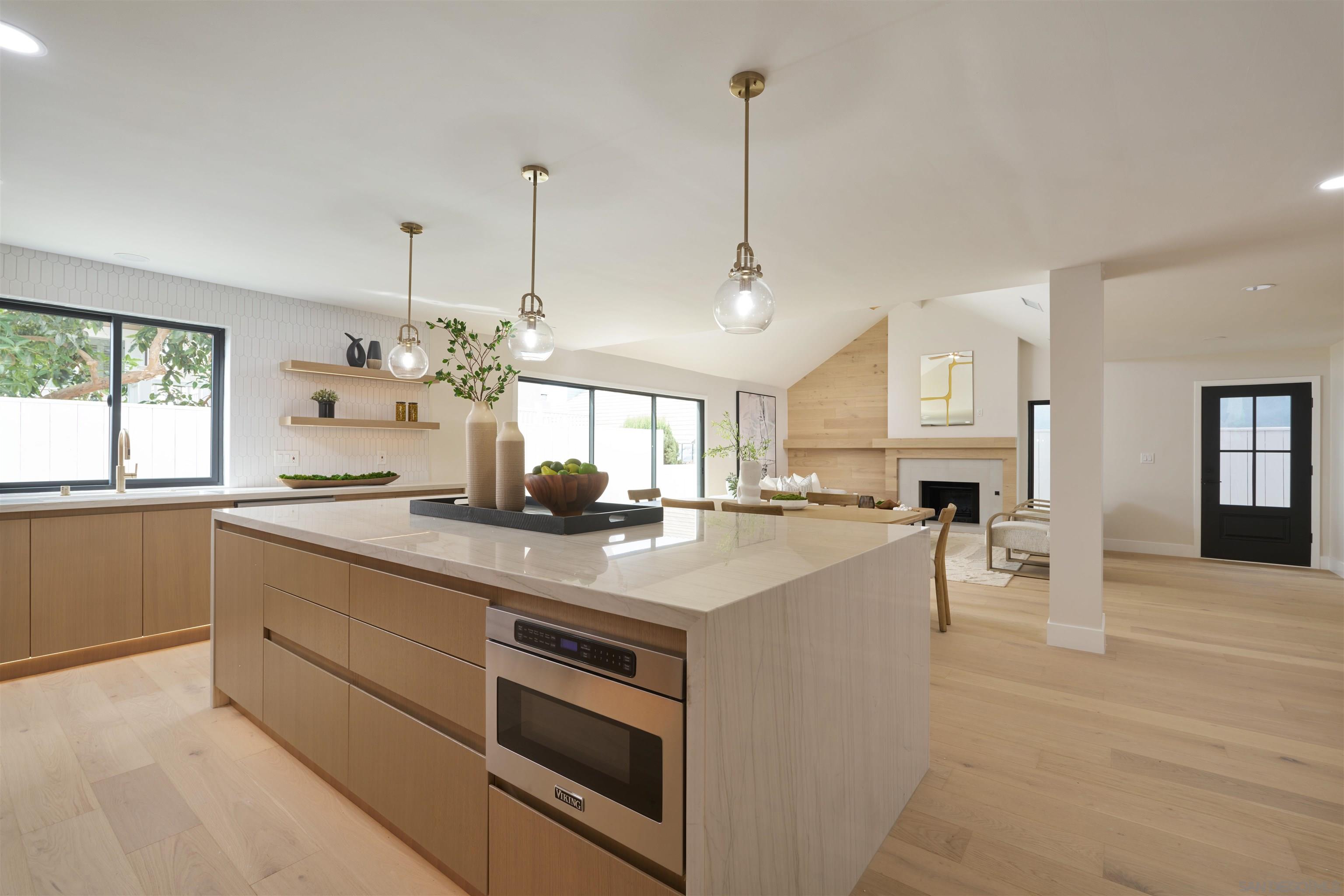 Detail Gallery Image 12 of 45 For 2465  Garfield Street, Carlsbad,  CA 92008 - 4 Beds | 4/2 Baths