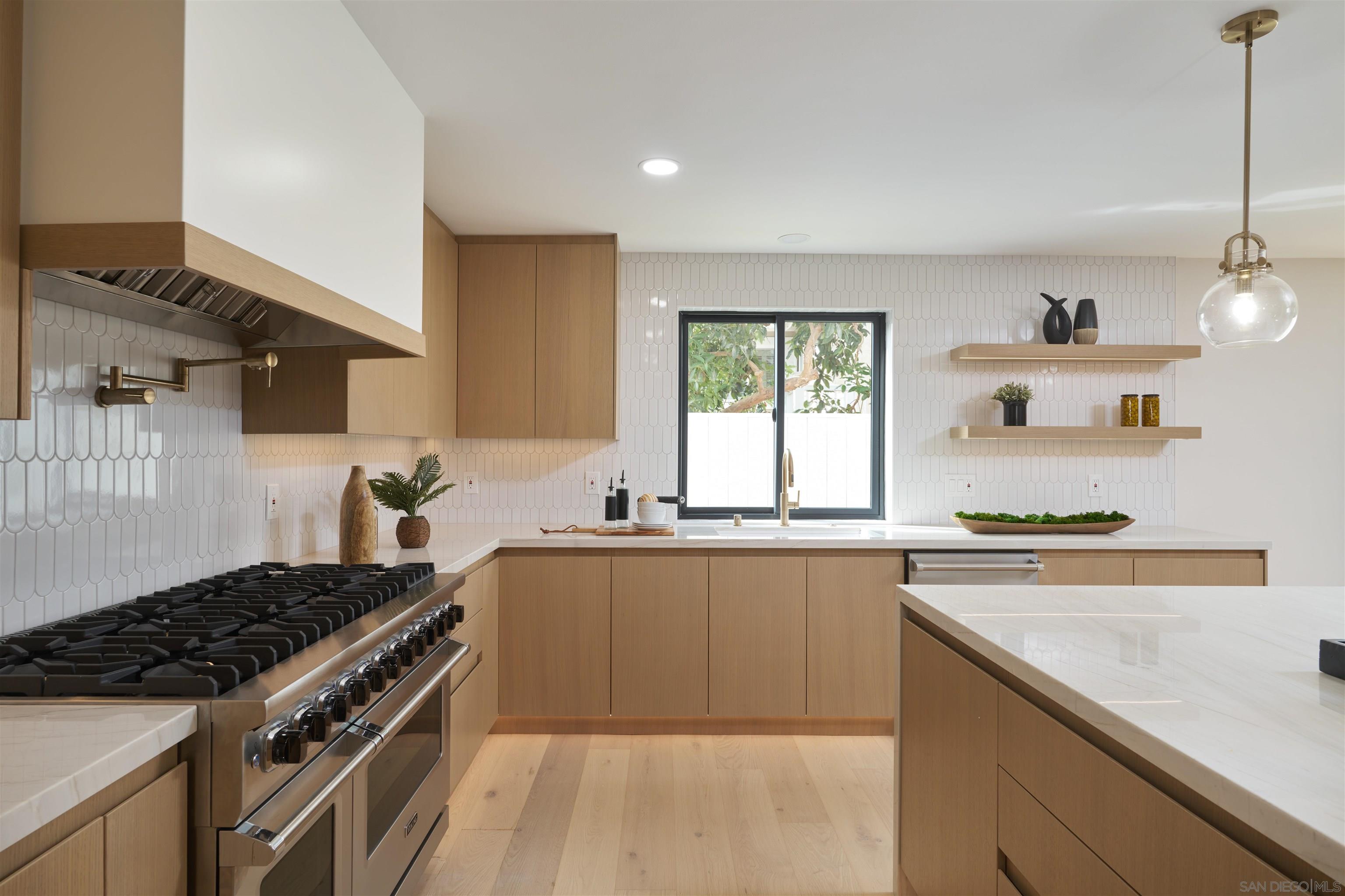 Detail Gallery Image 14 of 45 For 2465  Garfield Street, Carlsbad,  CA 92008 - 4 Beds | 4/2 Baths