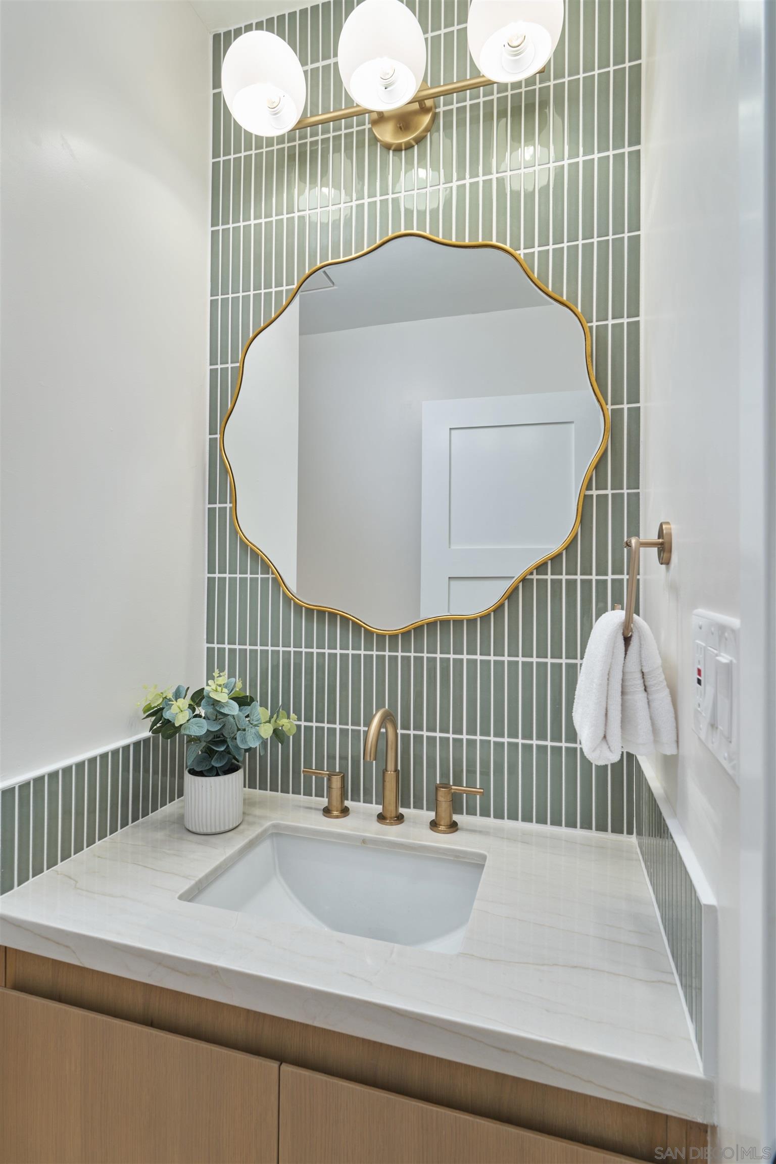 Detail Gallery Image 16 of 45 For 2465  Garfield Street, Carlsbad,  CA 92008 - 4 Beds | 4/2 Baths