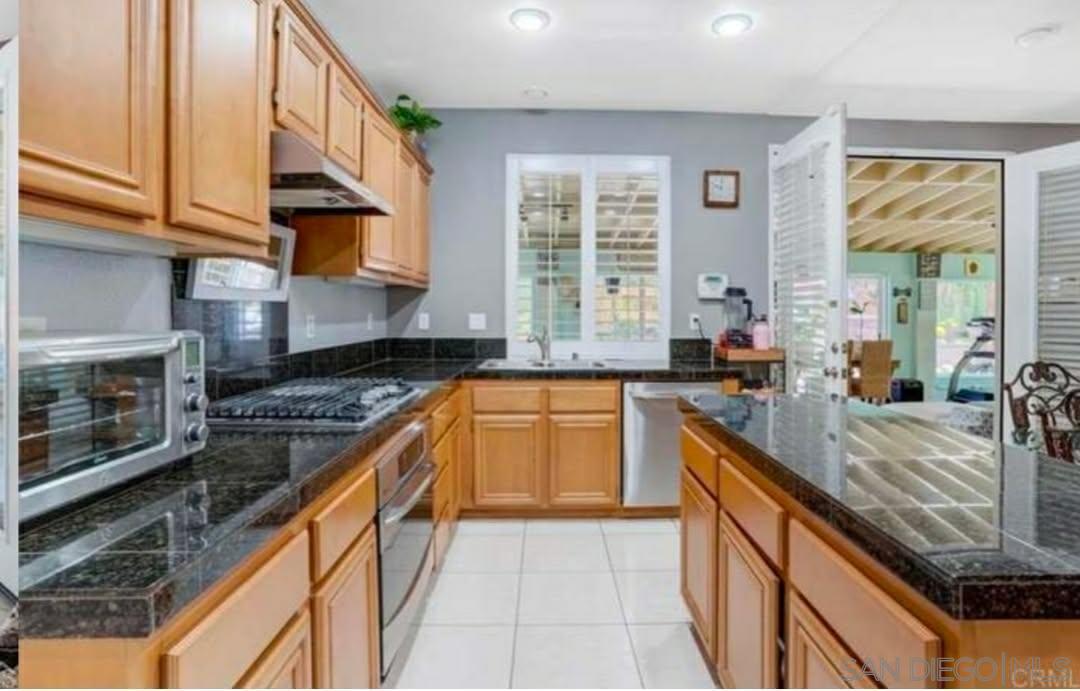 Detail Gallery Image 11 of 27 For 5038  Cove View Pl, San Diego,  CA 92154 - 8 Beds | 3 Baths