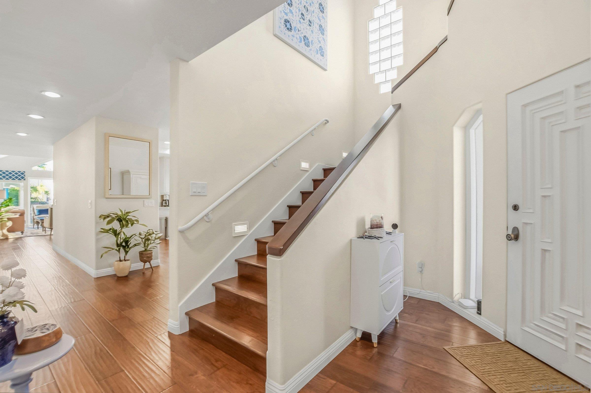 Detail Gallery Image 4 of 45 For 52  Spinnaker Way, Coronado,  CA 92118 - 4 Beds | 2/1 Baths