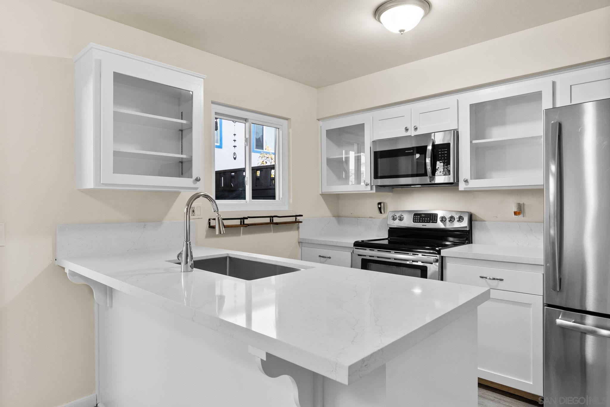 Detail Gallery Image 5 of 36 For 685  Seacoast Drive, Imperial Beach,  CA 91932 - 2 Beds | 1/1 Baths