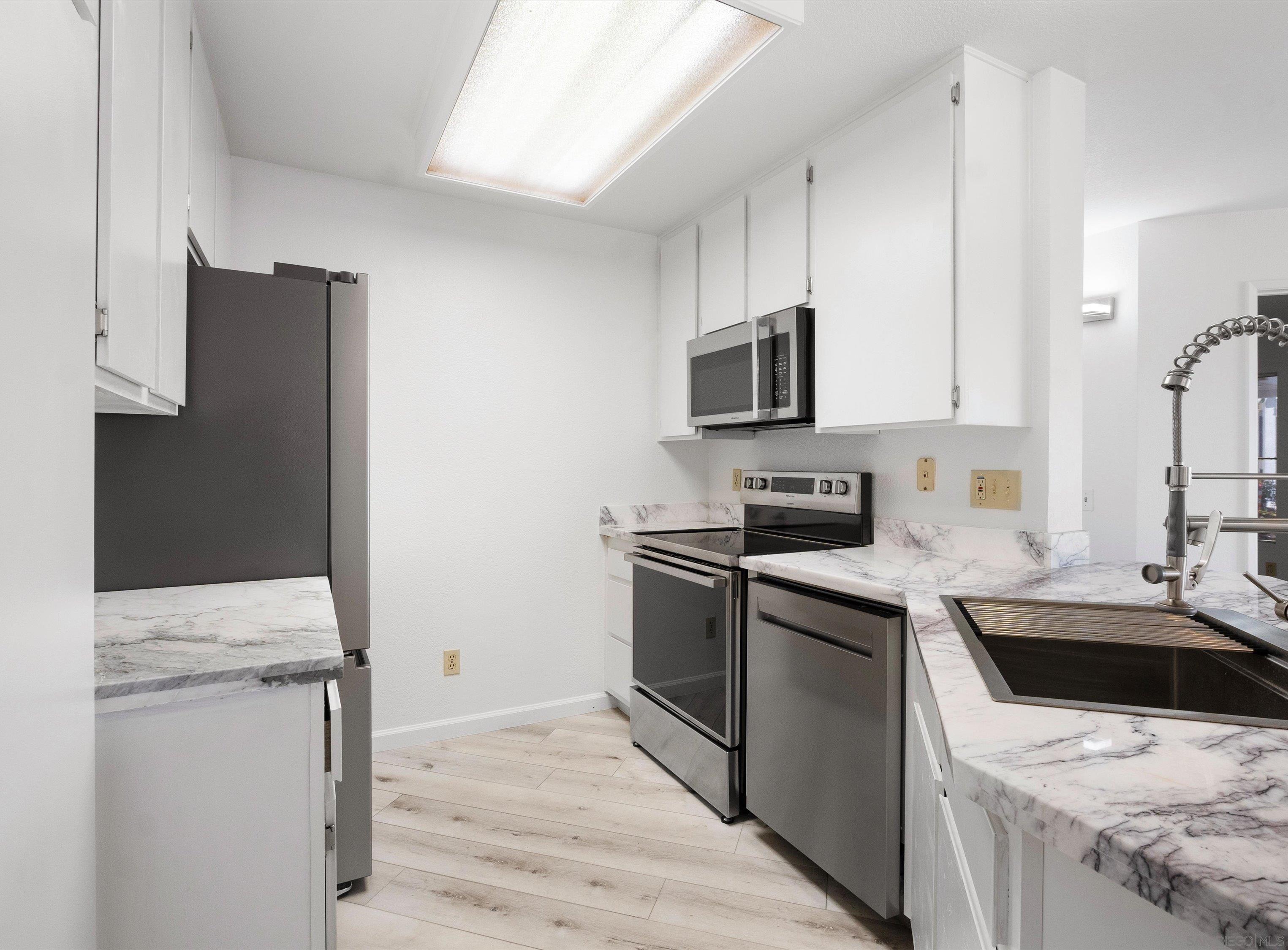 Detail Gallery Image 11 of 40 For 7087  Camino Degrazia  #141,  San Diego,  CA 92111 - 3 Beds | 2 Baths