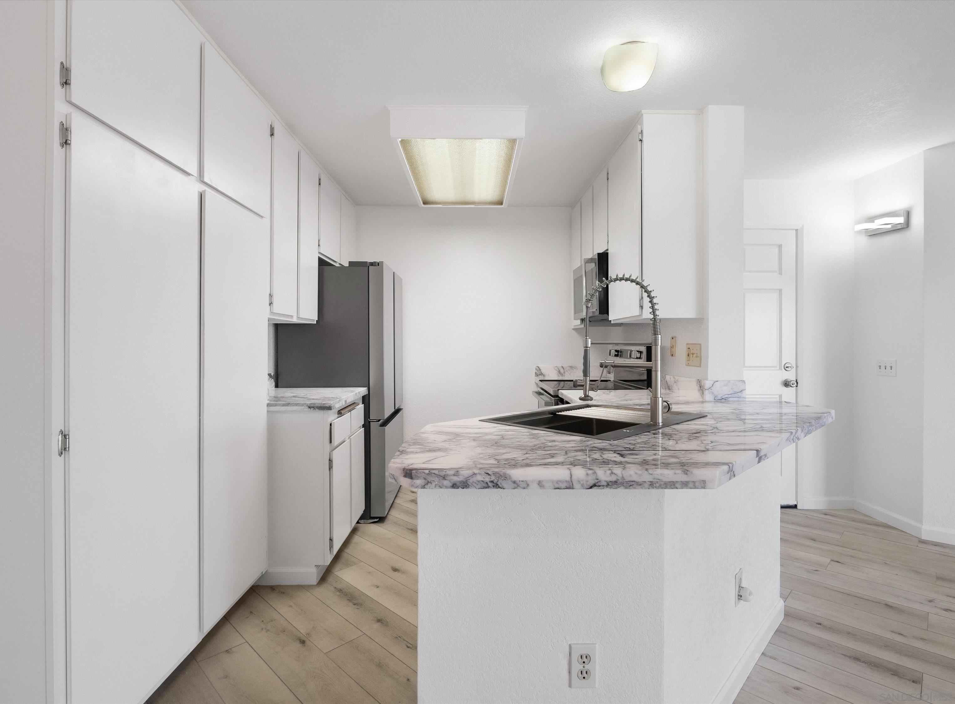 Detail Gallery Image 12 of 40 For 7087  Camino Degrazia  #141,  San Diego,  CA 92111 - 3 Beds | 2 Baths