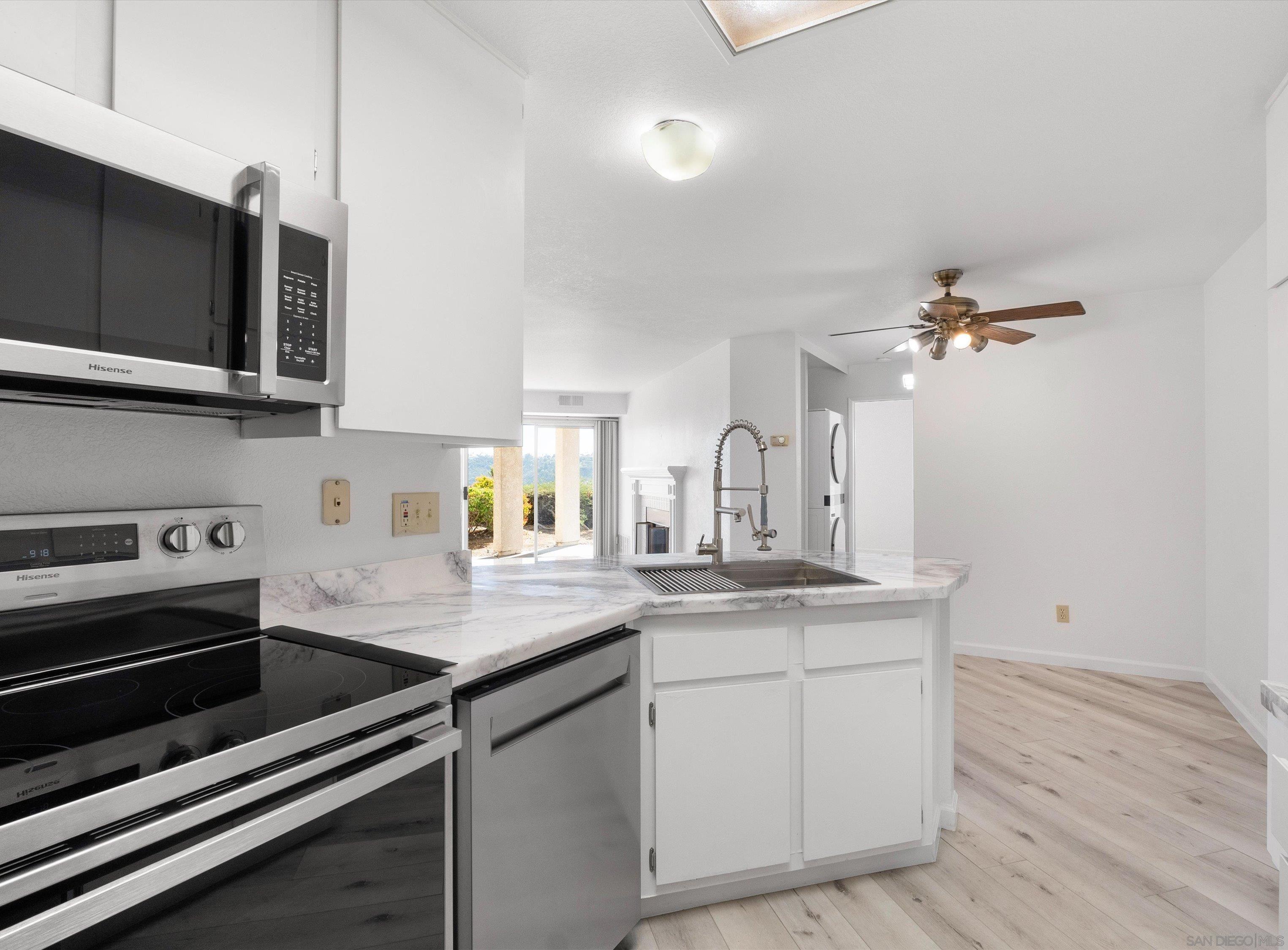 Detail Gallery Image 13 of 40 For 7087  Camino Degrazia  #141,  San Diego,  CA 92111 - 3 Beds | 2 Baths