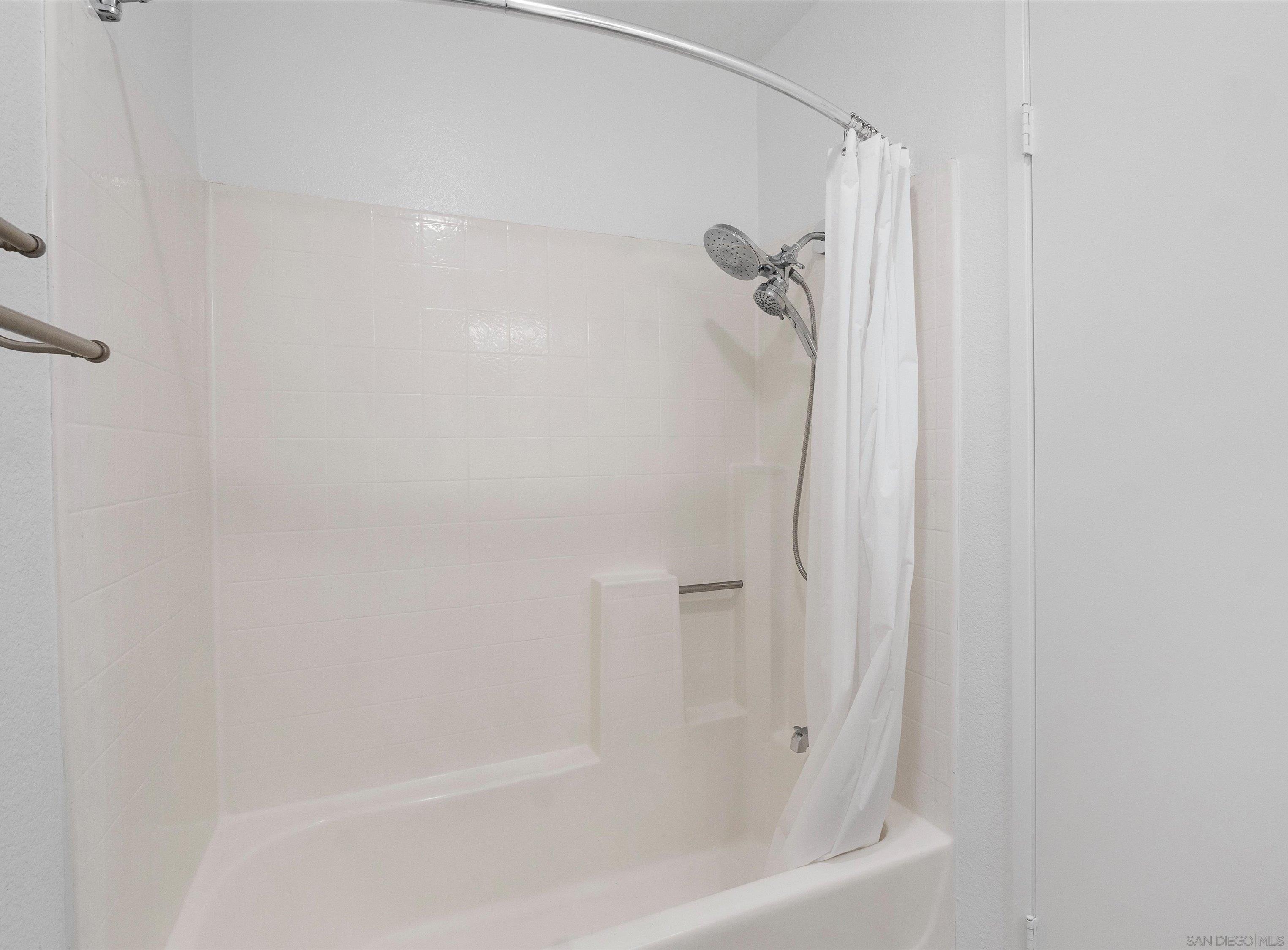 Detail Gallery Image 23 of 40 For 7087  Camino Degrazia  #141,  San Diego,  CA 92111 - 3 Beds | 2 Baths