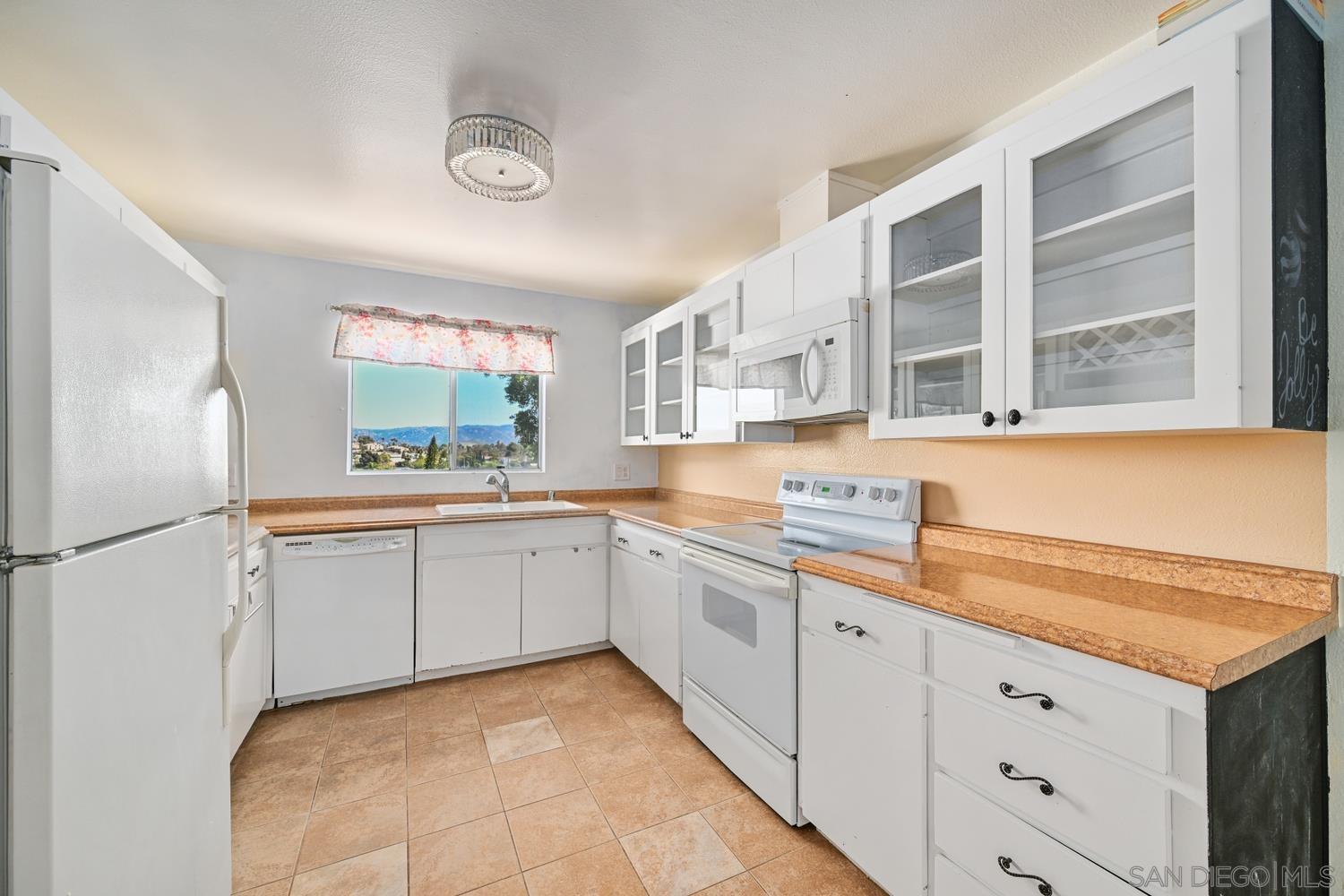 Detail Gallery Image 14 of 24 For 806 E 4th Ave  #10,  Escondido,  CA 92025 - 1 Beds | 1 Baths