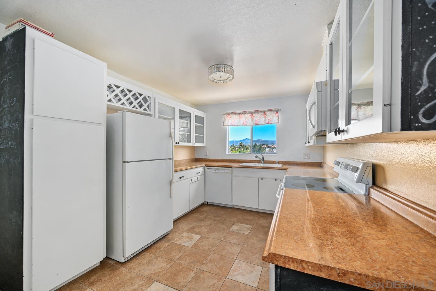 Detail Gallery Image 15 of 24 For 806 E 4th Ave  #10,  Escondido,  CA 92025 - 1 Beds | 1 Baths