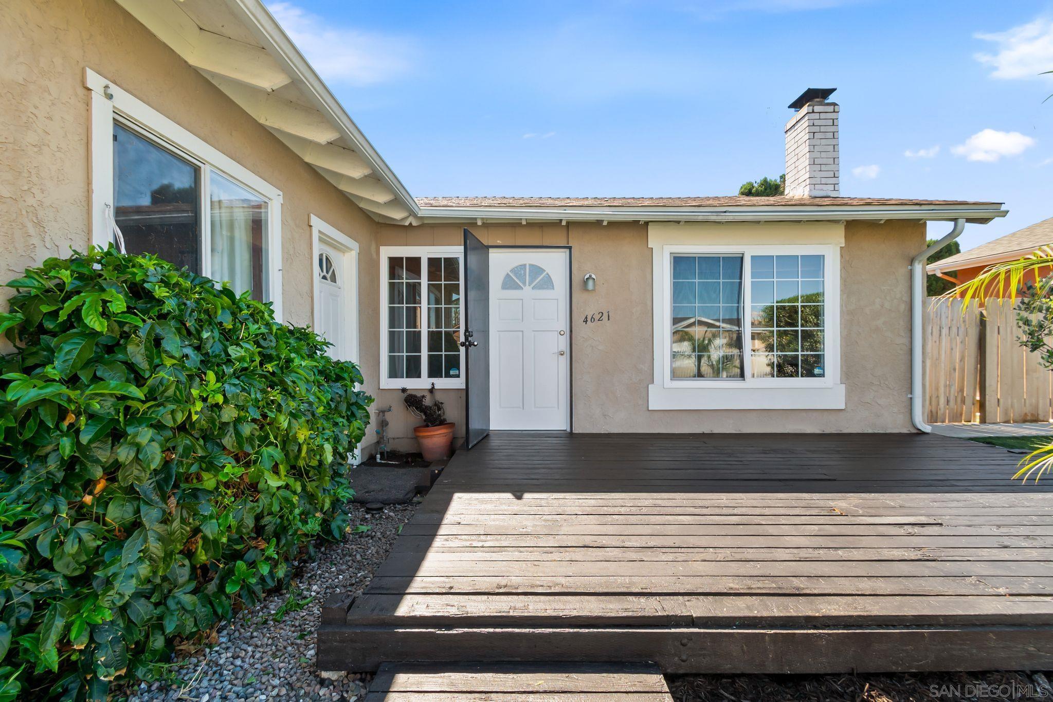 Detail Gallery Image 3 of 43 For 4621  Avery St, Oceanside,  CA 92057 - 4 Beds | 2 Baths
