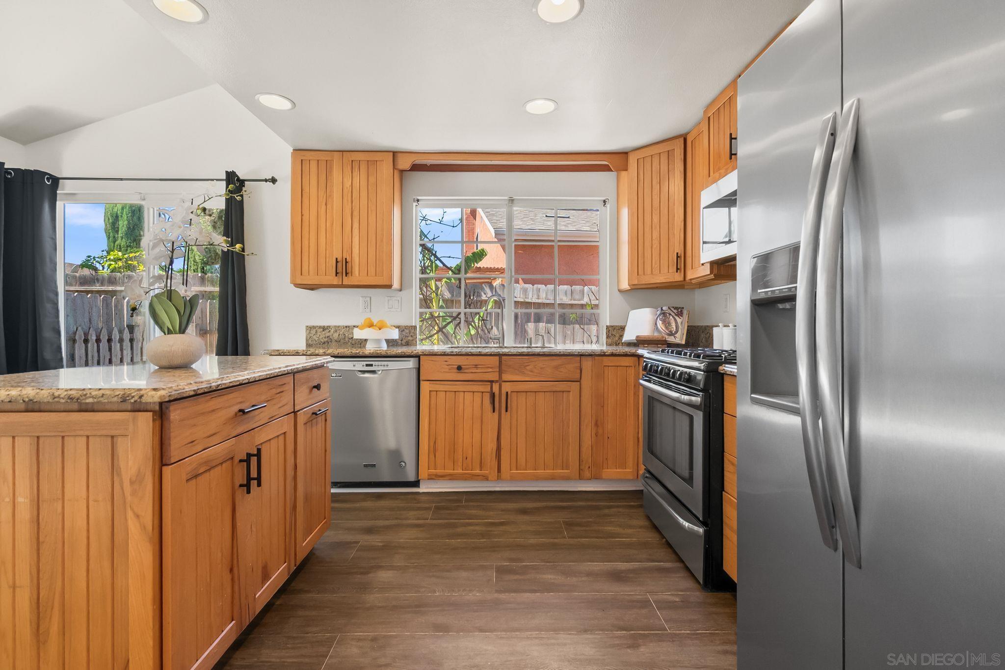 Detail Gallery Image 4 of 43 For 4621  Avery St, Oceanside,  CA 92057 - 4 Beds | 2 Baths