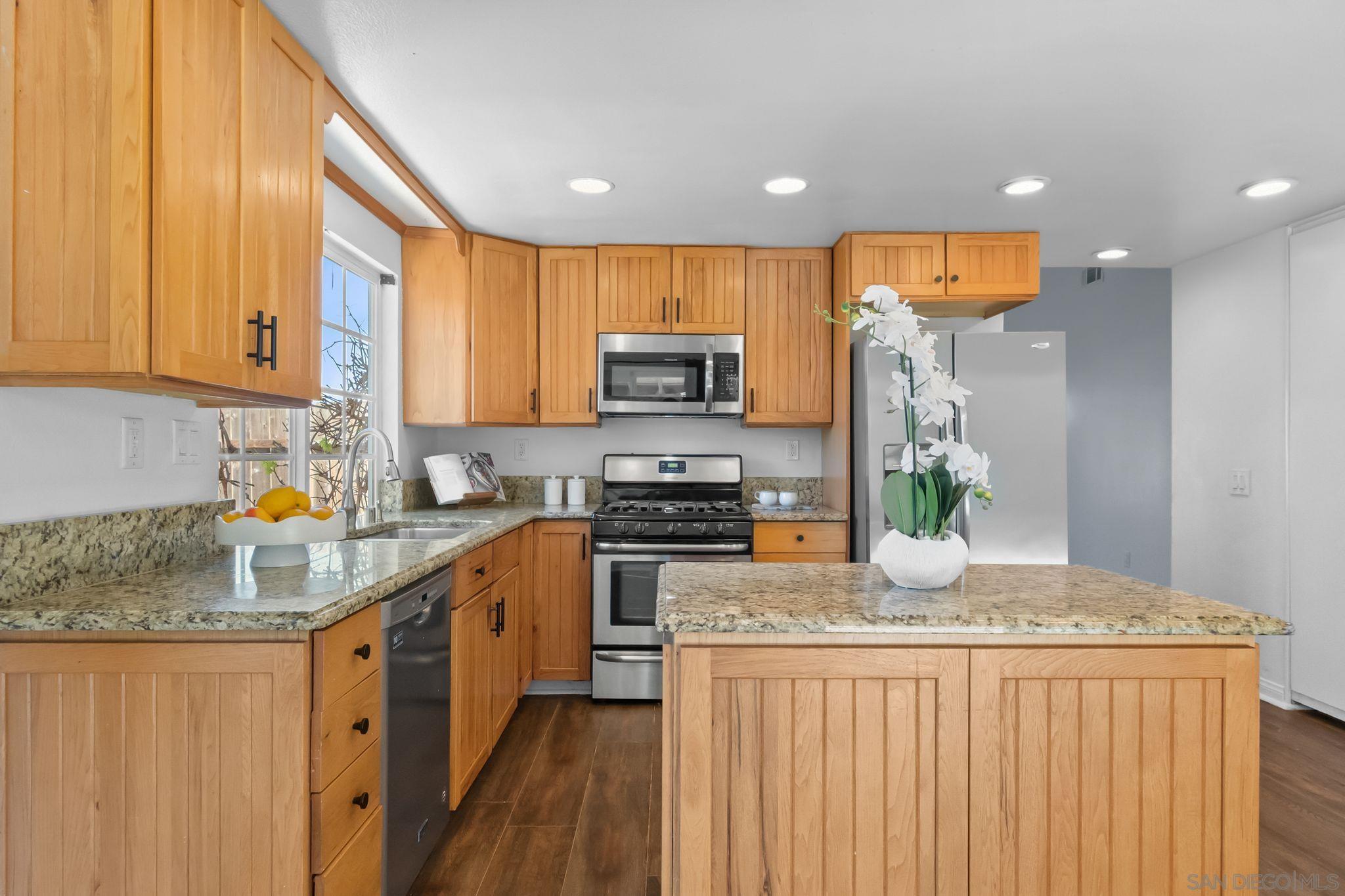 Detail Gallery Image 5 of 43 For 4621  Avery St, Oceanside,  CA 92057 - 4 Beds | 2 Baths
