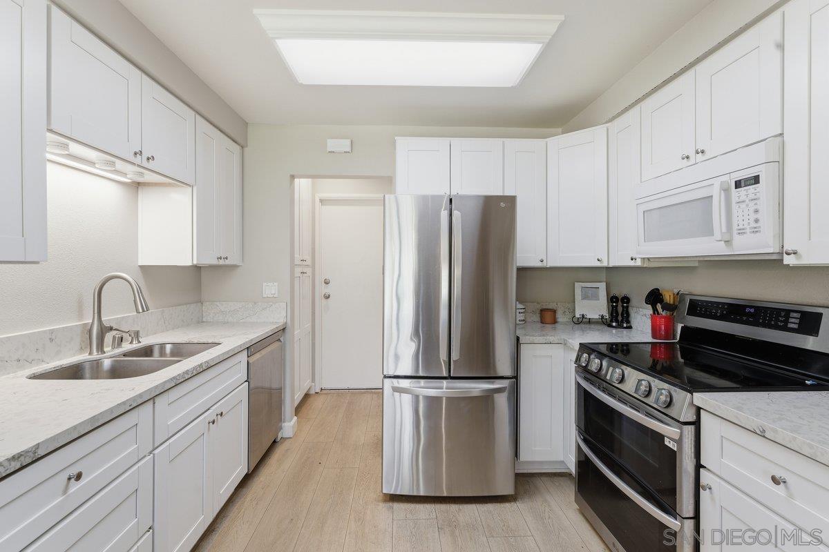 Detail Gallery Image 5 of 15 For 14670  Caminito Orense Este, San Diego,  CA 92129 - 2 Beds | 1/1 Baths