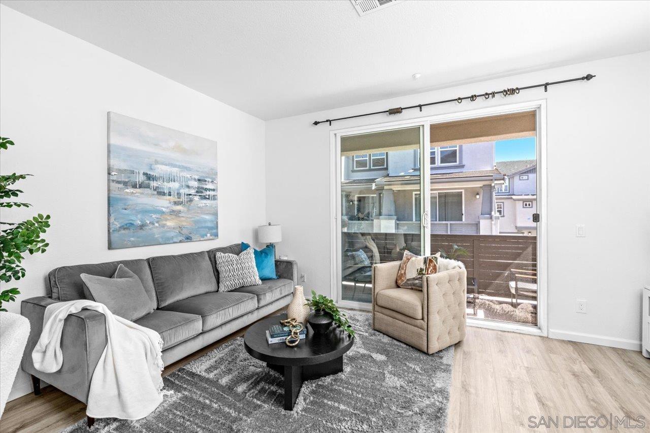 Detail Gallery Image 11 of 27 For 16910  Bixby St  #1,  San Diego,  CA 92127 - 3 Beds | 3 Baths