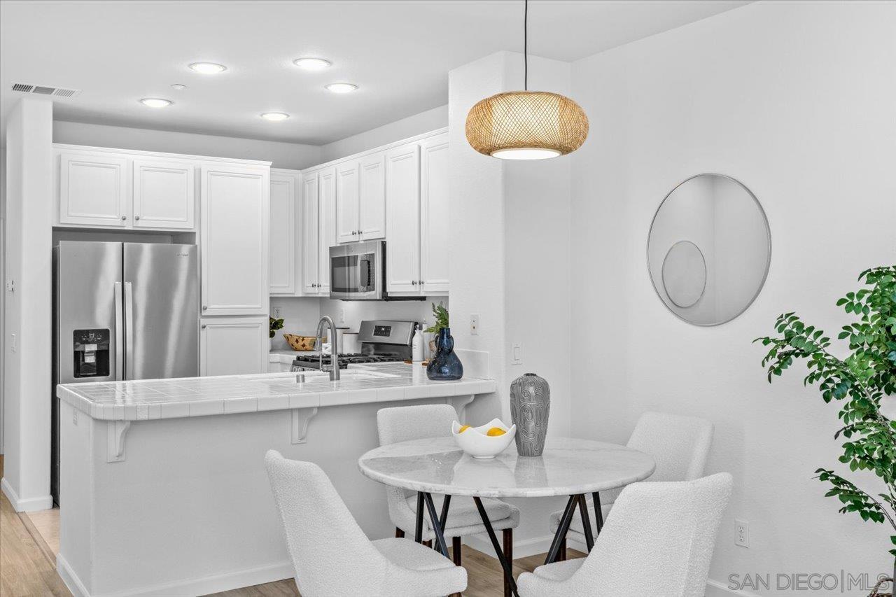 Detail Gallery Image 5 of 27 For 16910  Bixby St  #1,  San Diego,  CA 92127 - 3 Beds | 3 Baths