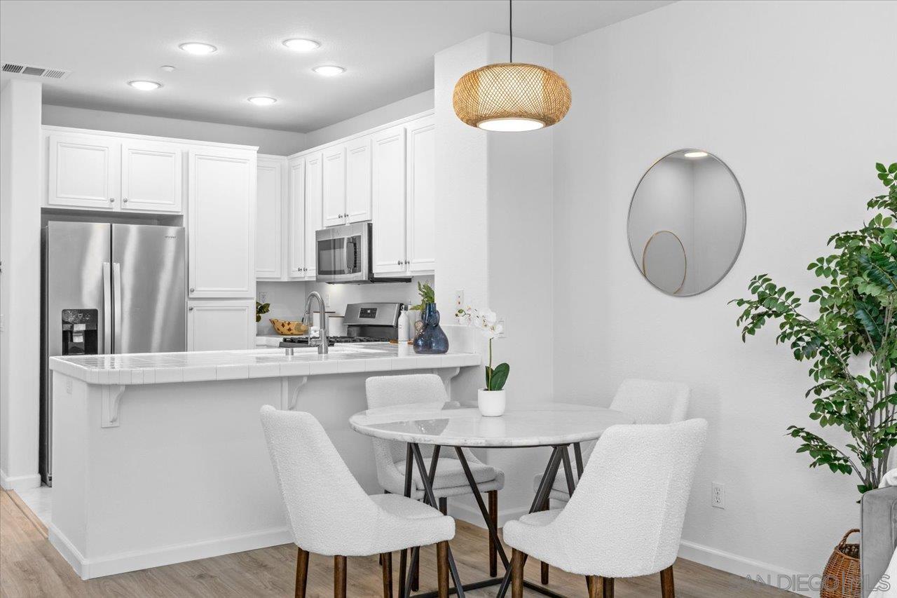 Detail Gallery Image 5 of 28 For 16910  Bixby St  #1,  San Diego,  CA 92127 - 3 Beds | 3 Baths