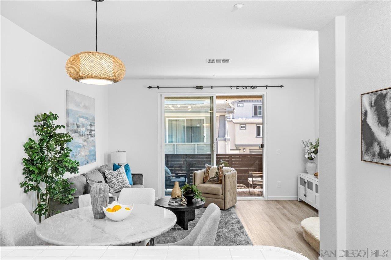 Detail Gallery Image 7 of 28 For 16910  Bixby St  #1,  San Diego,  CA 92127 - 3 Beds | 3 Baths