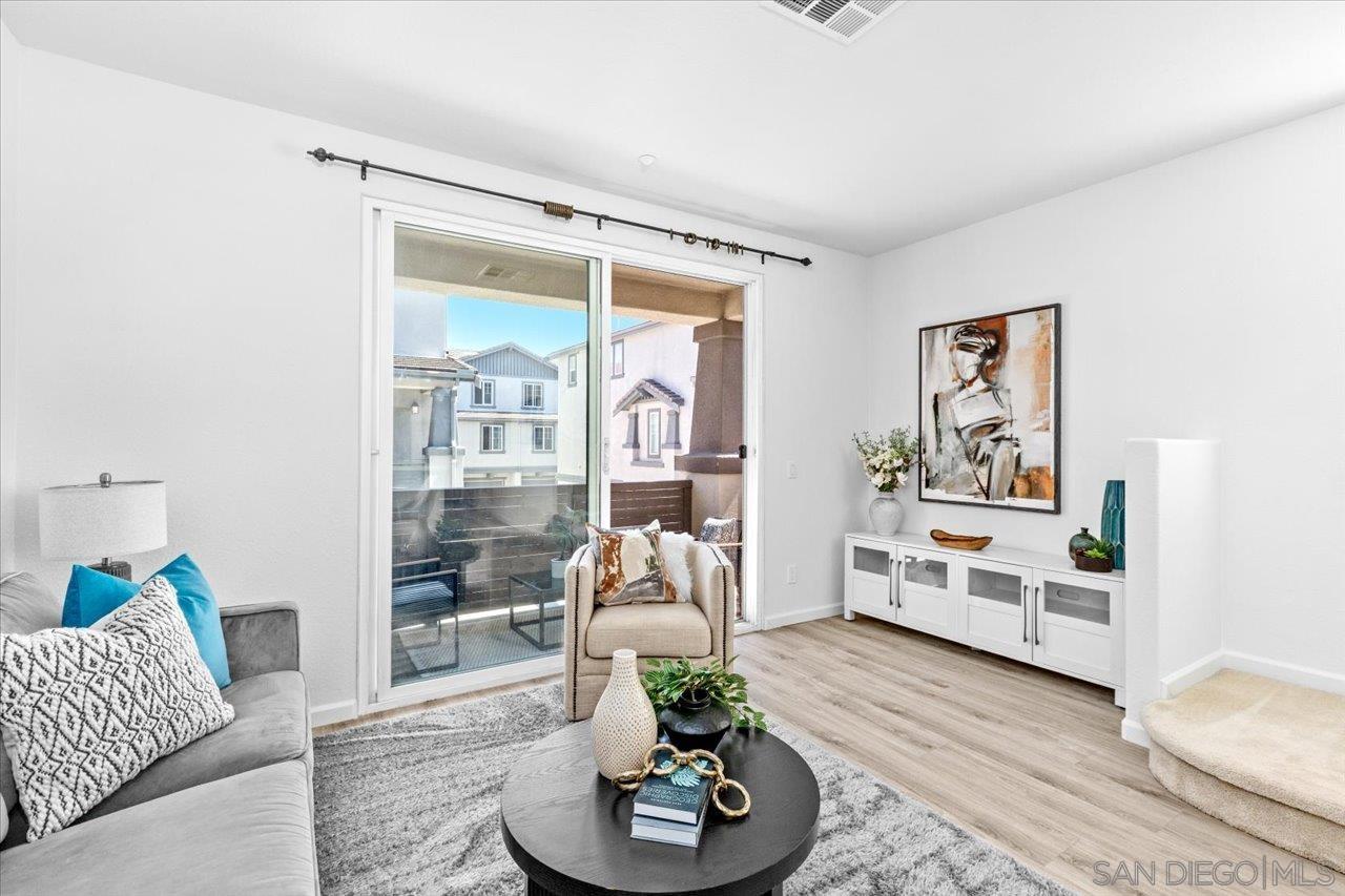 Detail Gallery Image 10 of 28 For 16910  Bixby St  #1,  San Diego,  CA 92127 - 3 Beds | 3 Baths