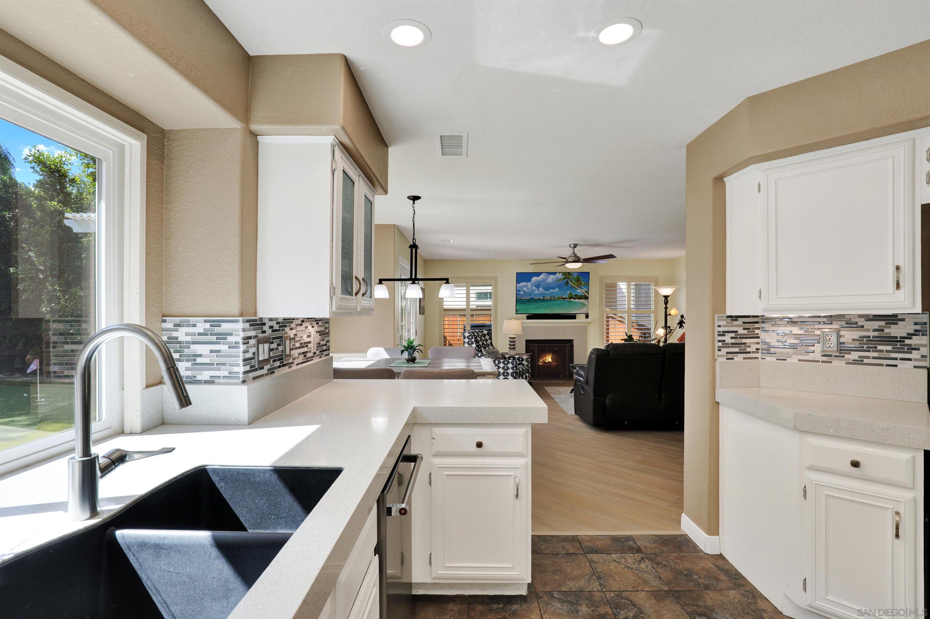 Detail Gallery Image 11 of 35 For 1361  Gilmore Place, Escondido,  CA 92026 - 4 Beds | 2/1 Baths